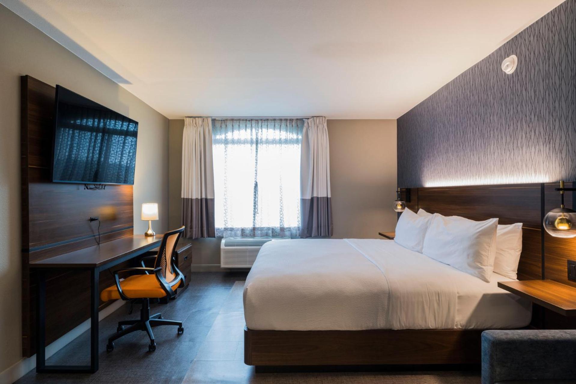 Guest Room, 1 King - Photo 6