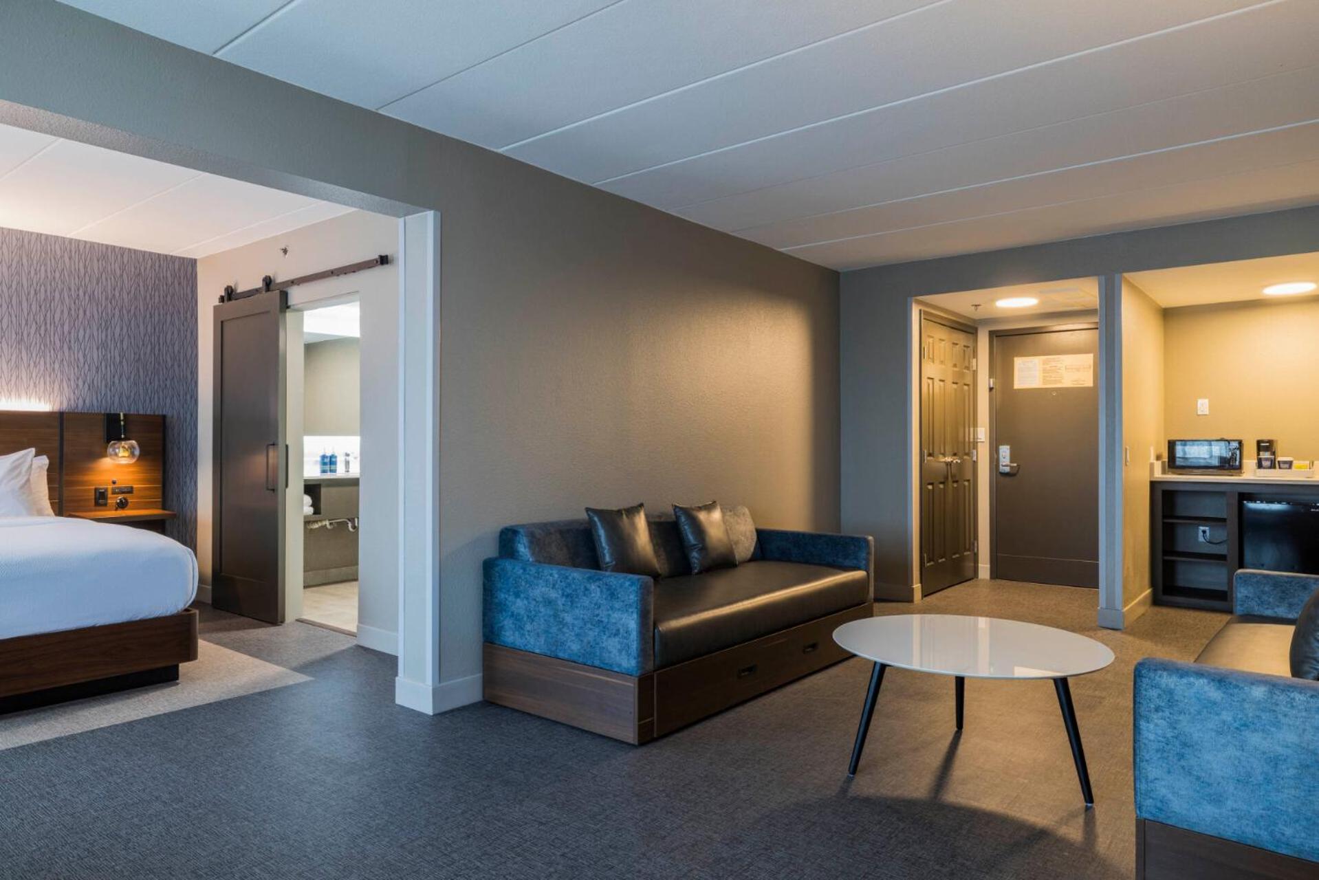  King Suite with Sofa Bed - Photo 9