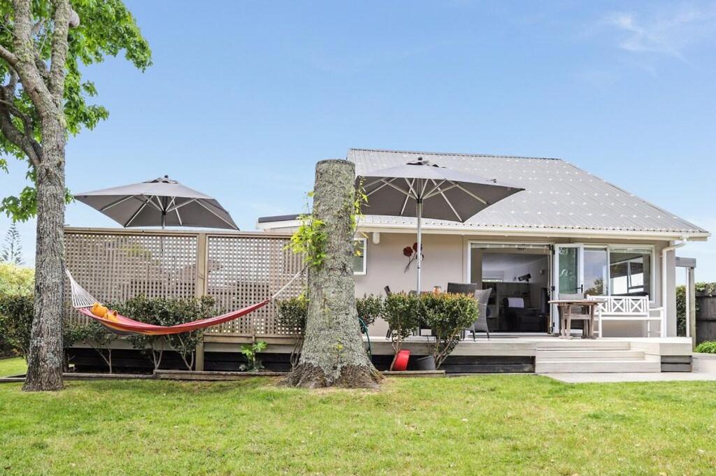 Five-Bedroom House photo 1