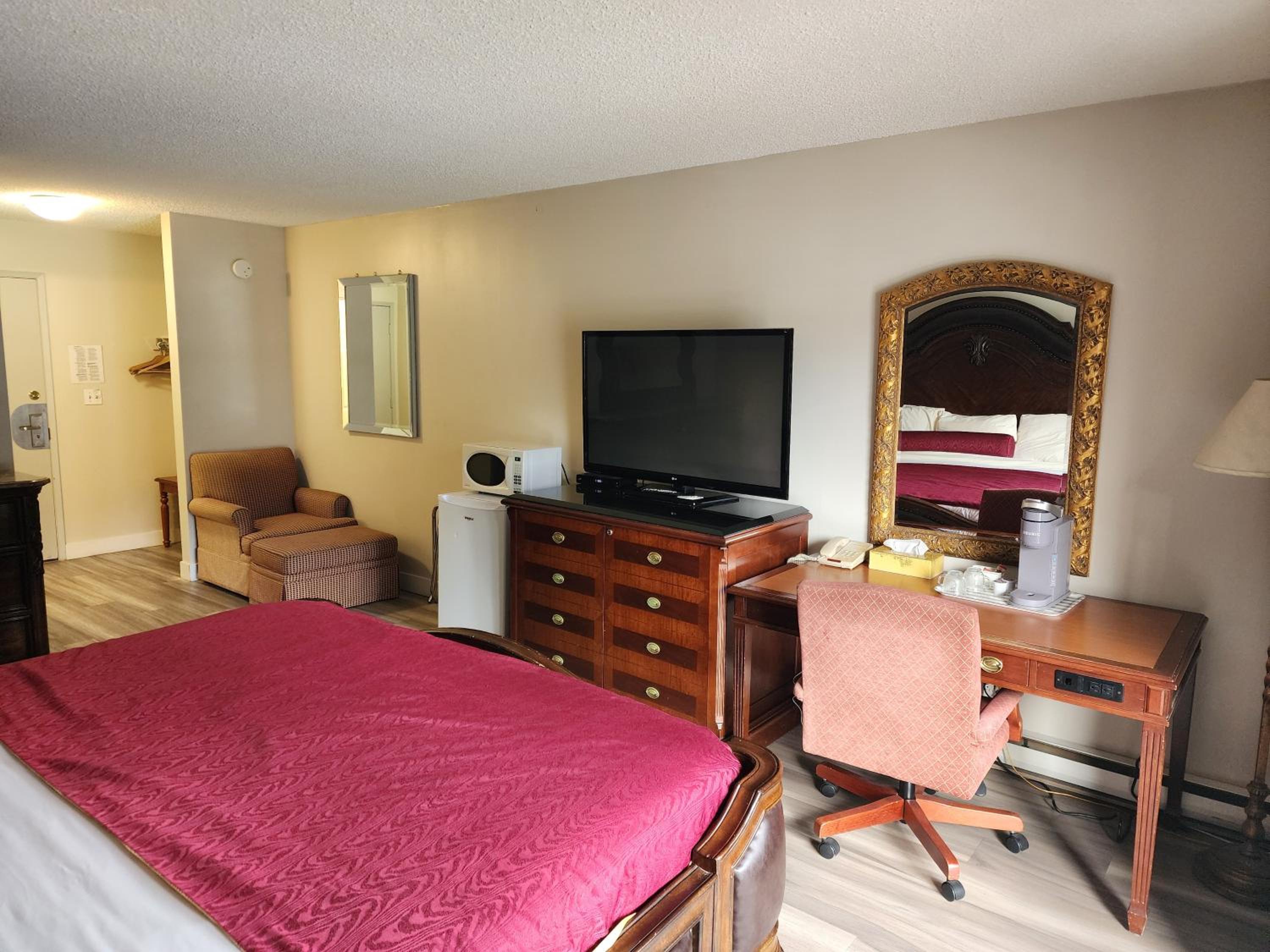 Standard King Room photo 3