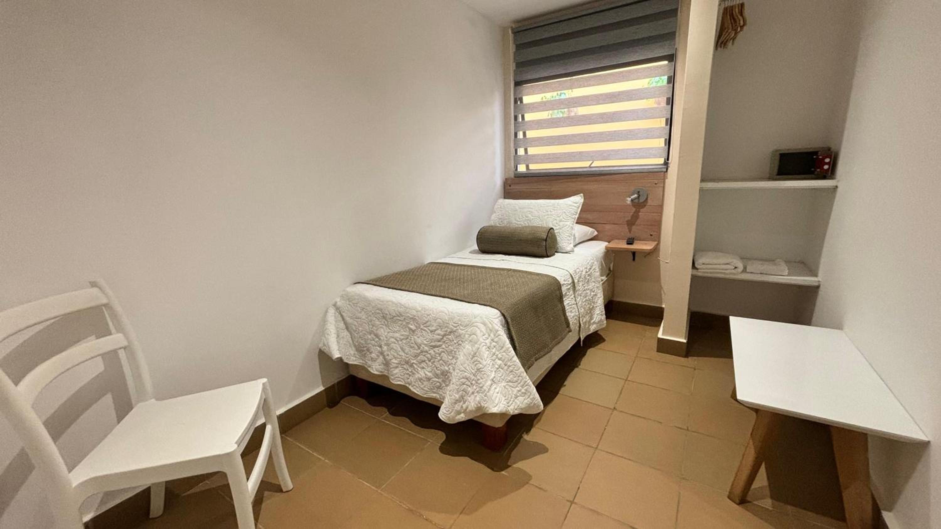 Single Room with Shared Bathroom photo 2