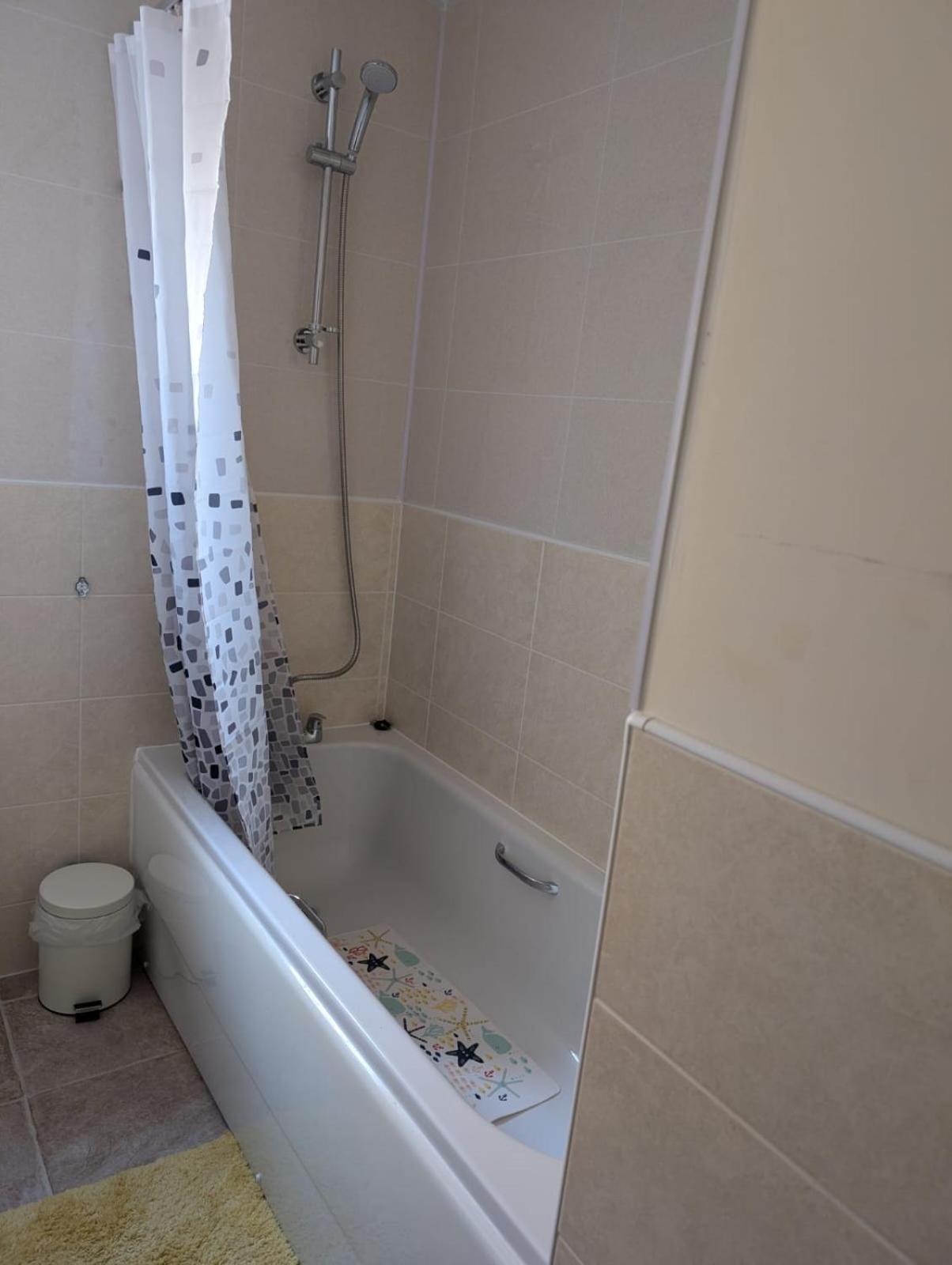 Double Room with Shared Bathroom photo 2