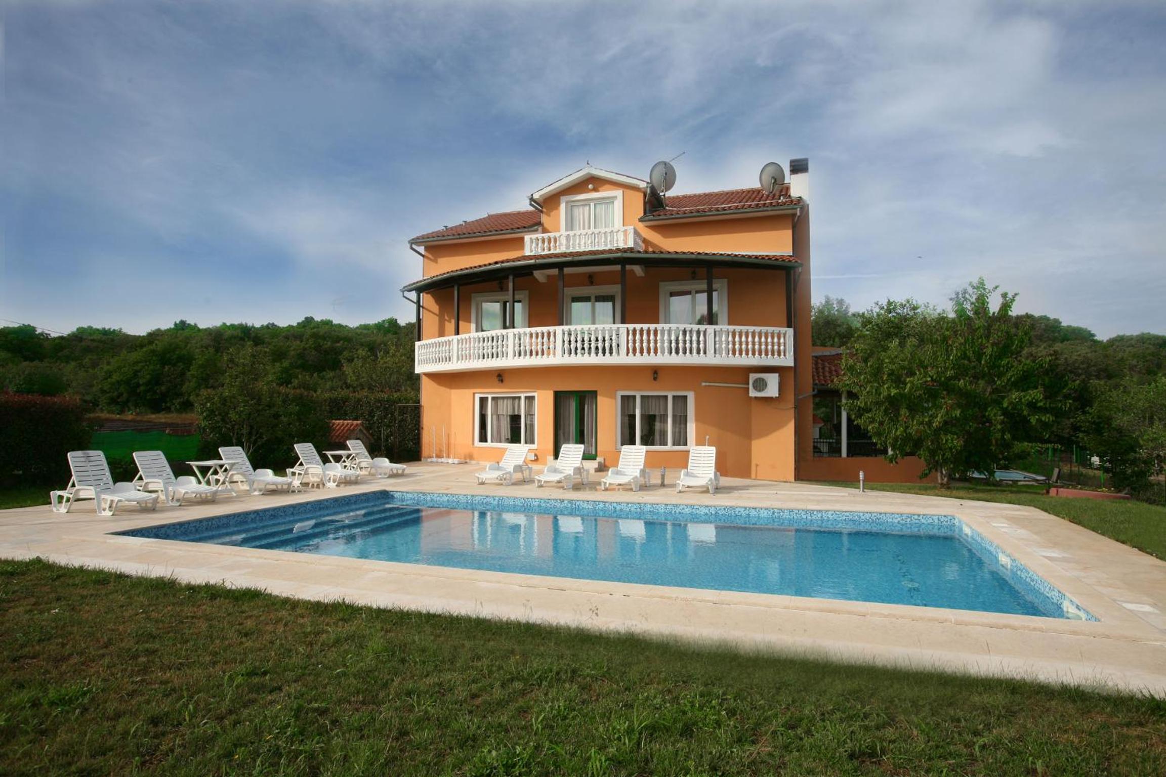 Apartment with Pool View  photo 3