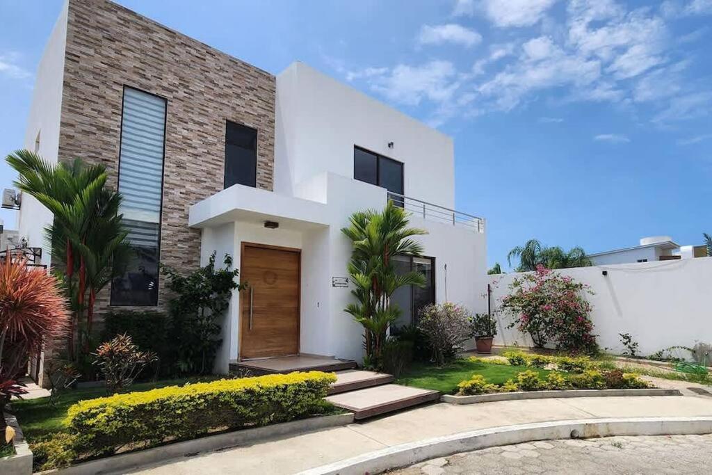 Four-Bedroom House photo 1