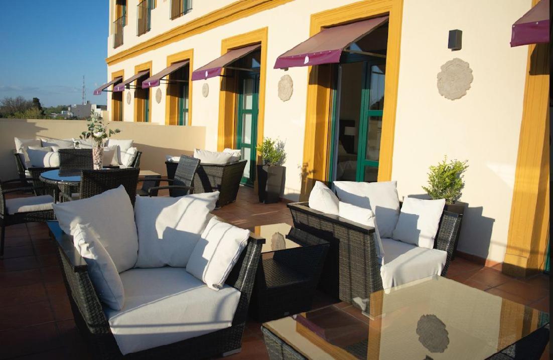 Deluxe Double Room with Balcony photo 3