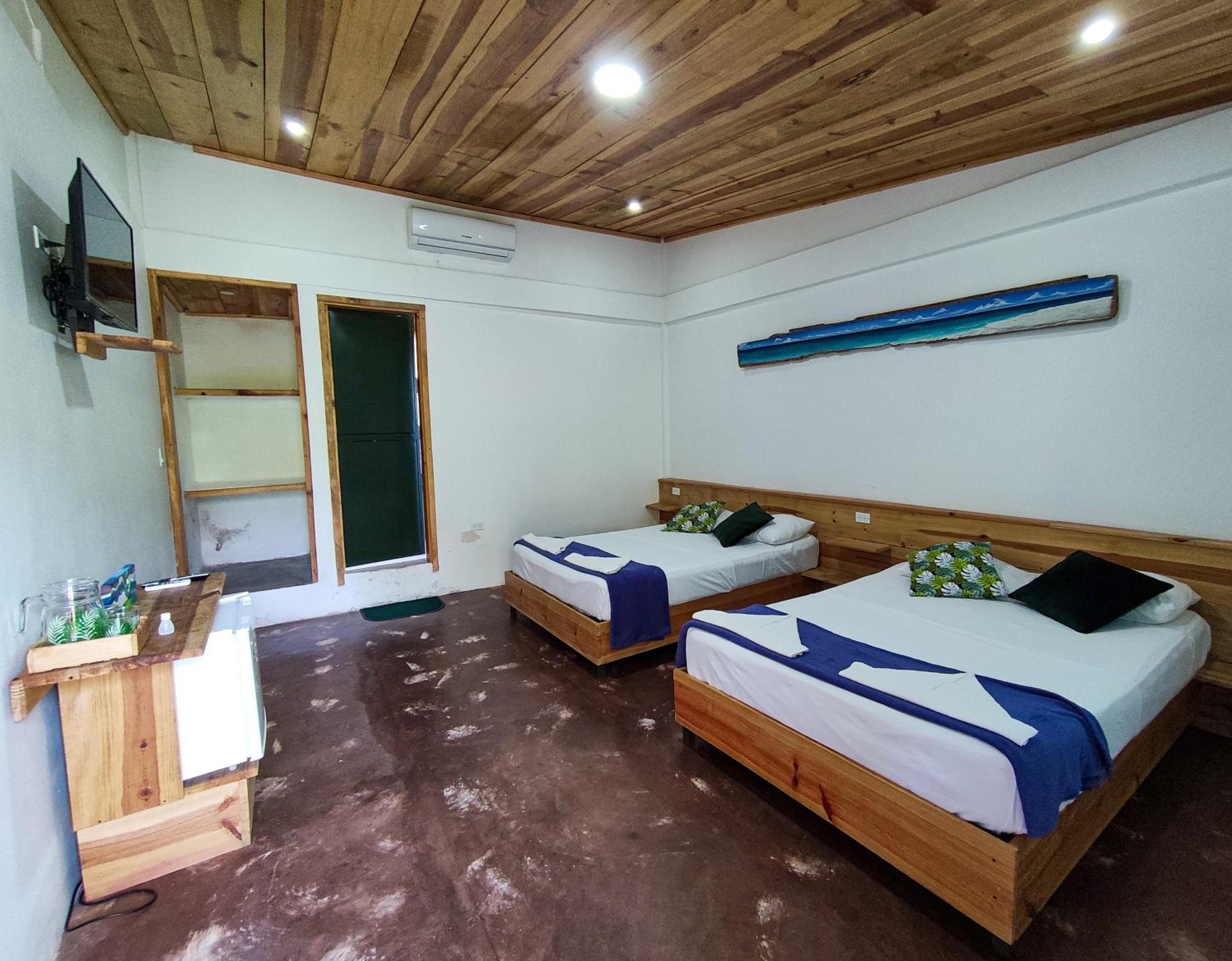 Quadruple Room With Private Bathroom photo 3
