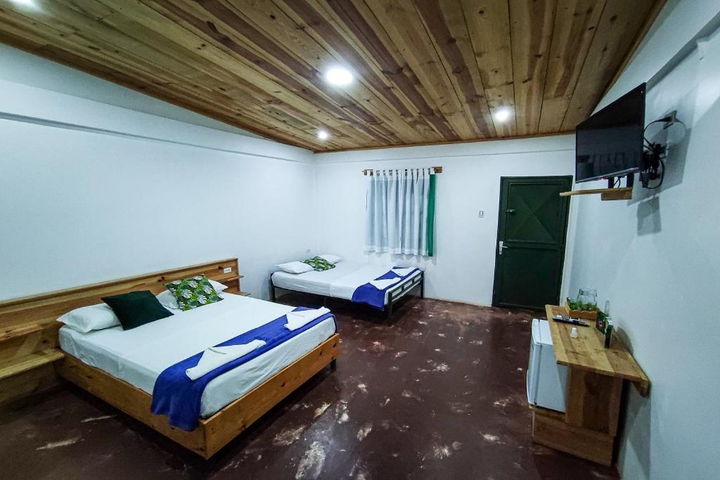 Quadruple Room With Private Bathroom photo 3