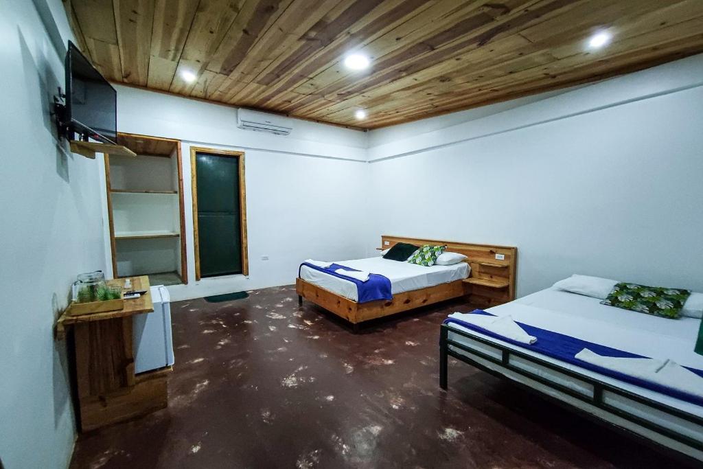 Quadruple Room With Private Bathroom photo 2