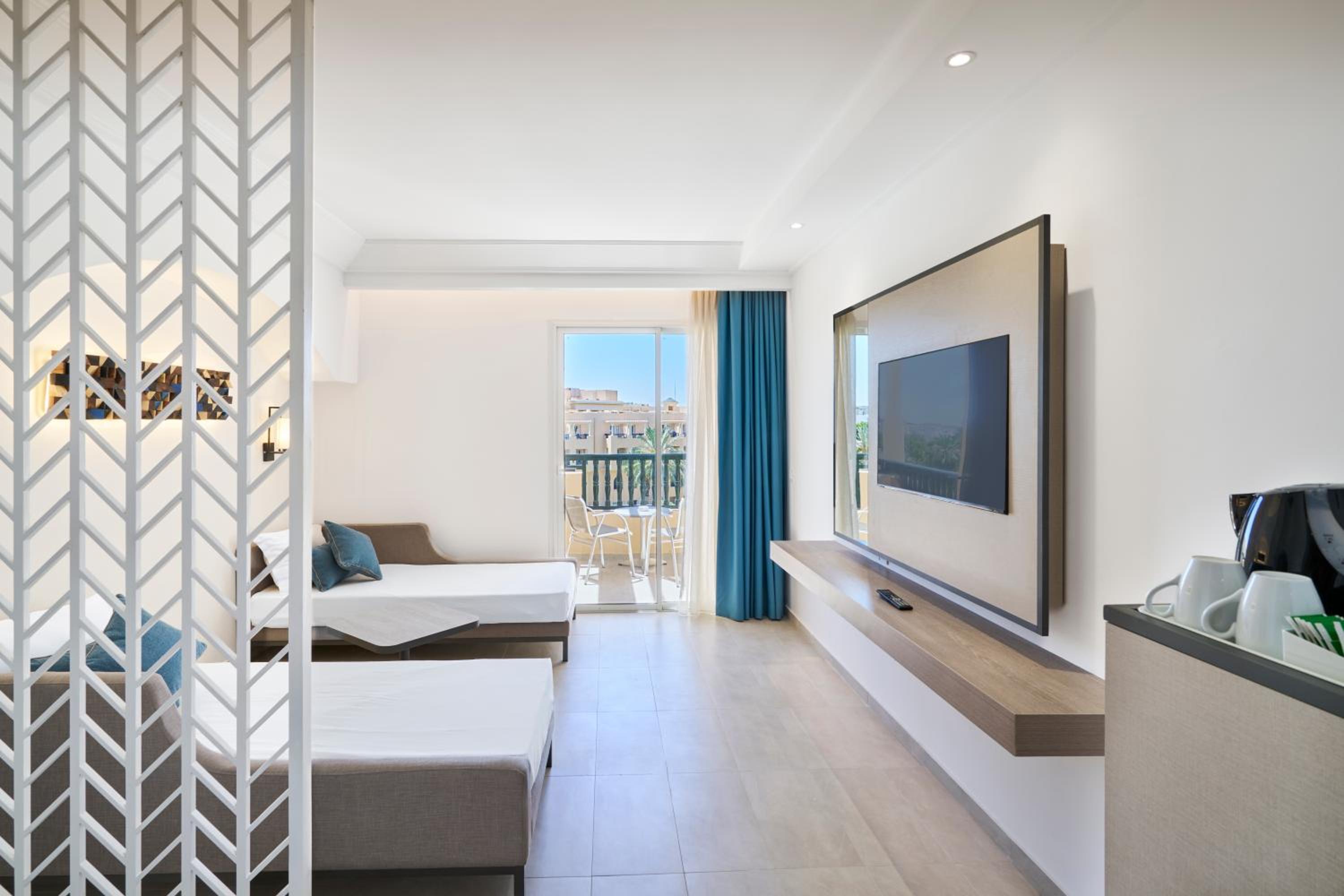 Deluxe Quadruple Room