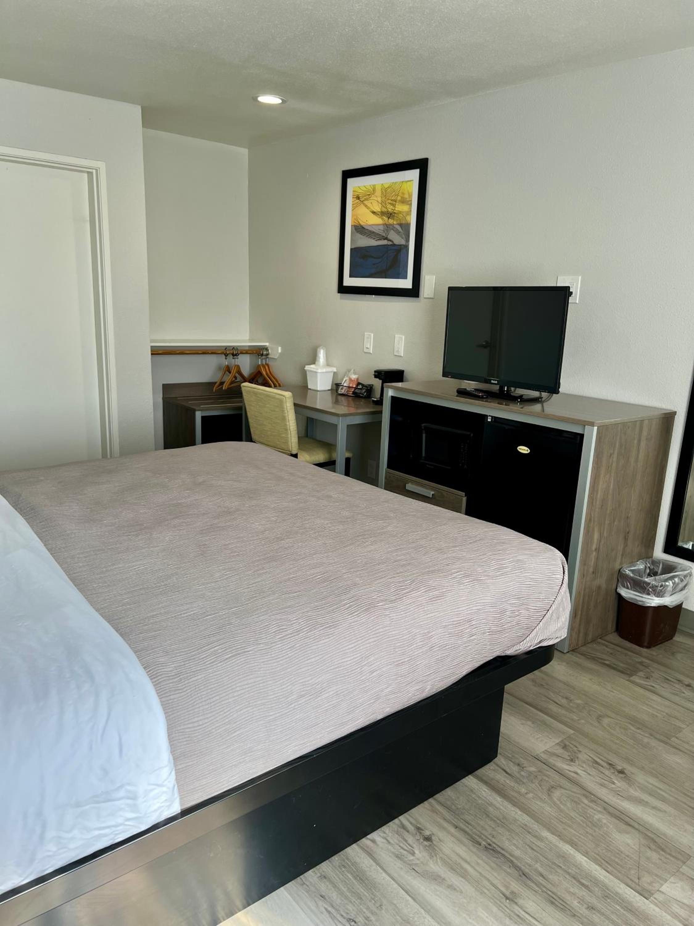 King Room - Disability Access/Non-Smoking - Photo 1