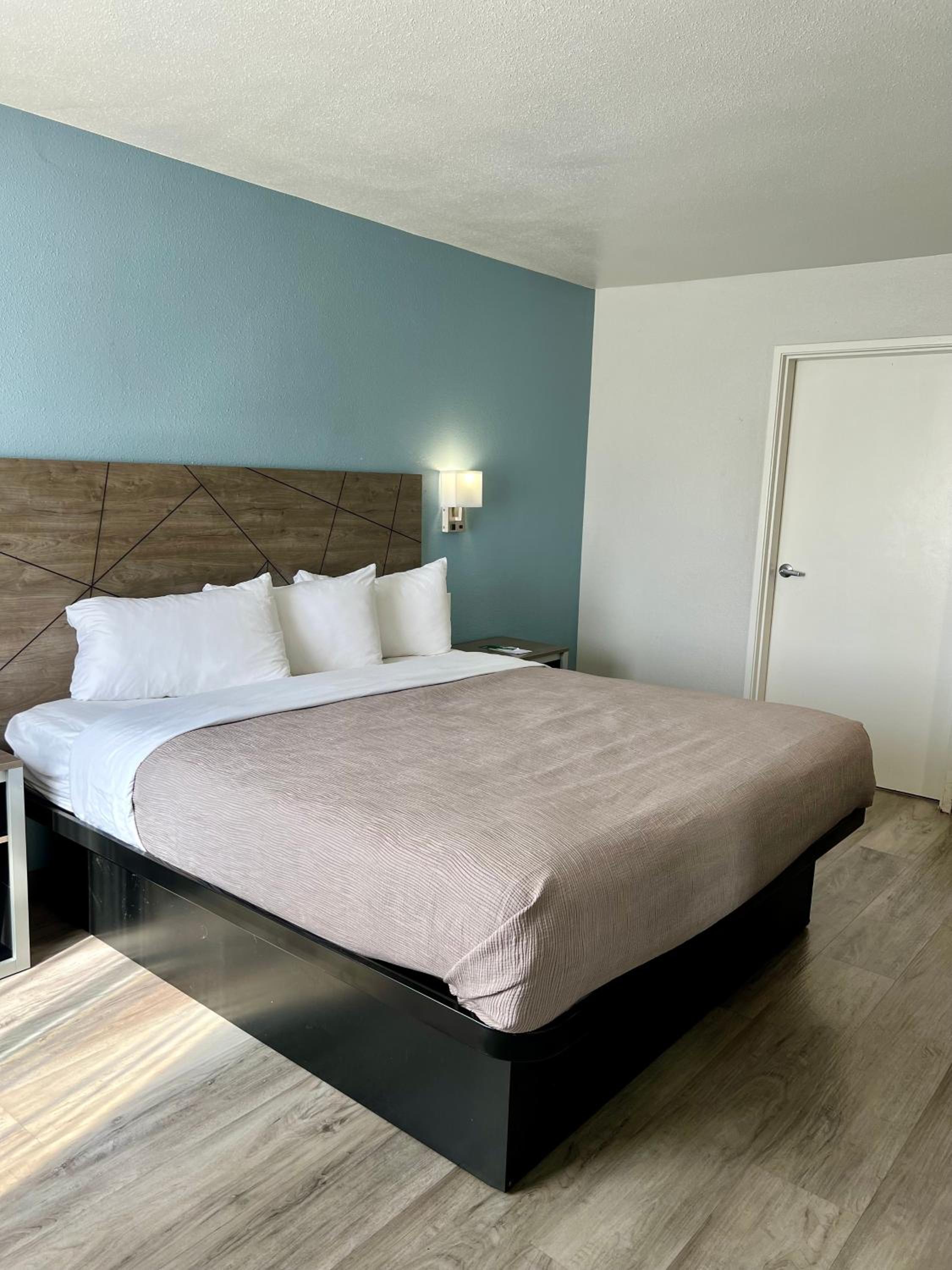 King Room - Disability Access/Non-Smoking - Photo 3