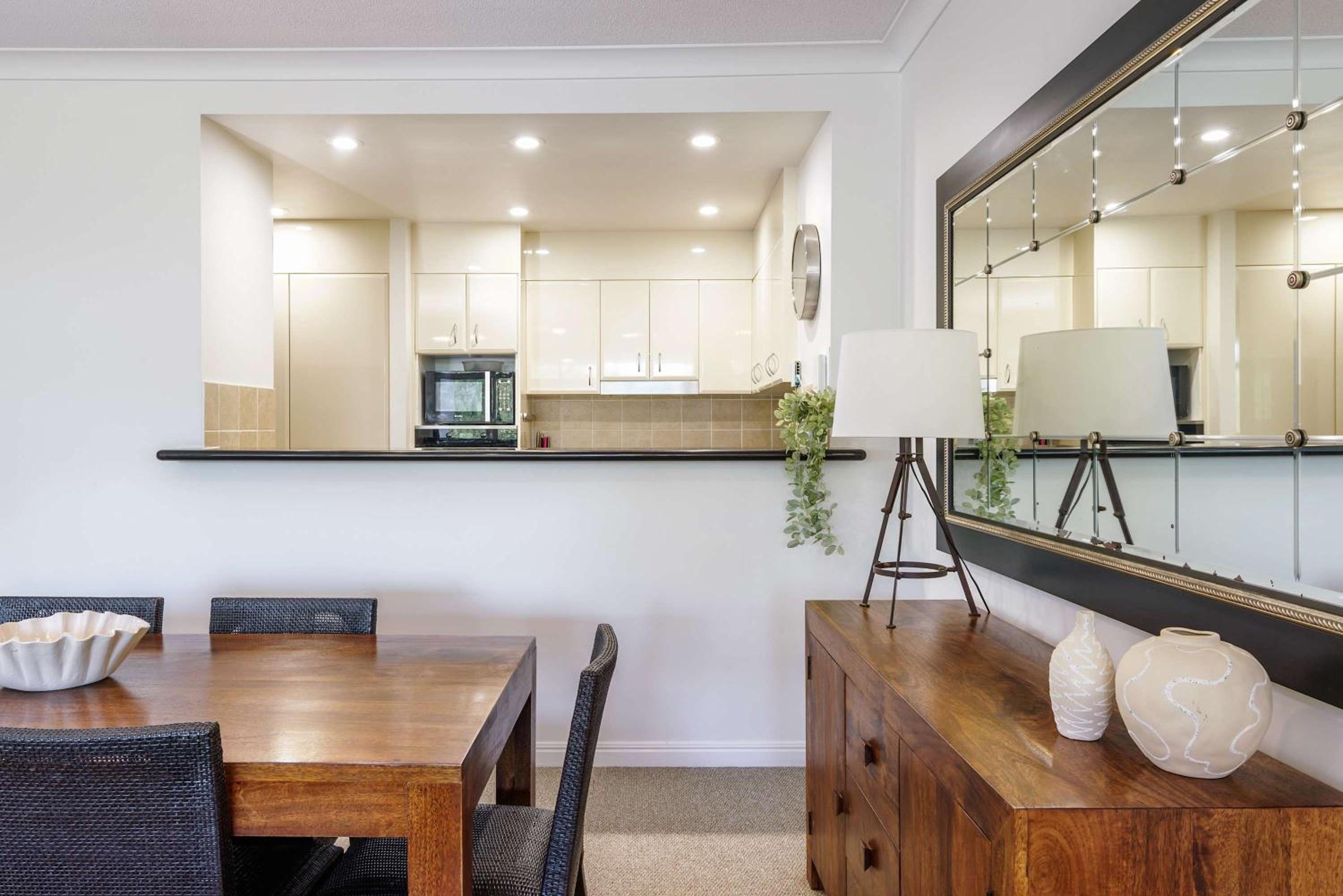 Three-Bedroom Apartment with Balcony photo 2