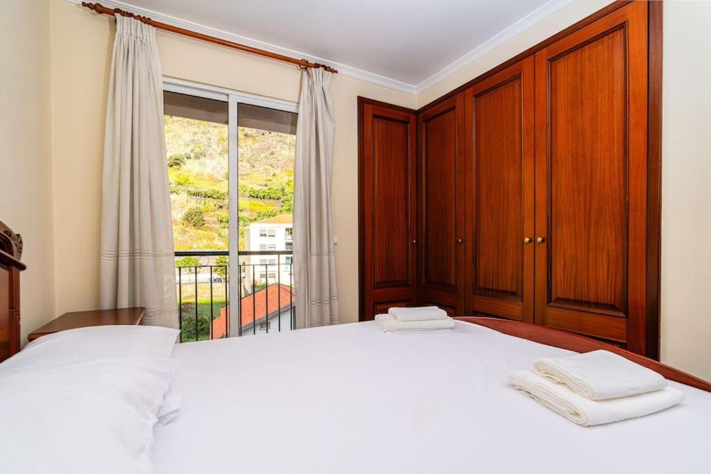 Three-Bedroom Apartment with Balcony photo 1