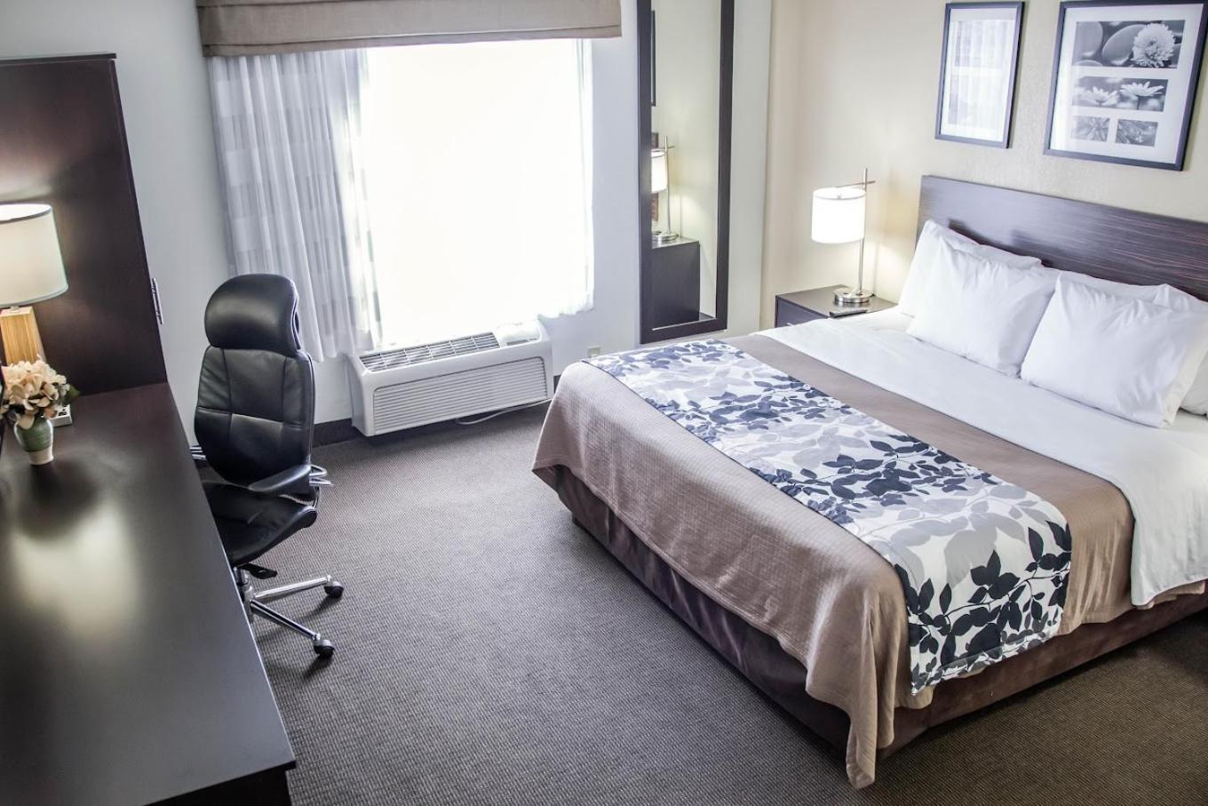 King Room - Non Smoking - Photo 1