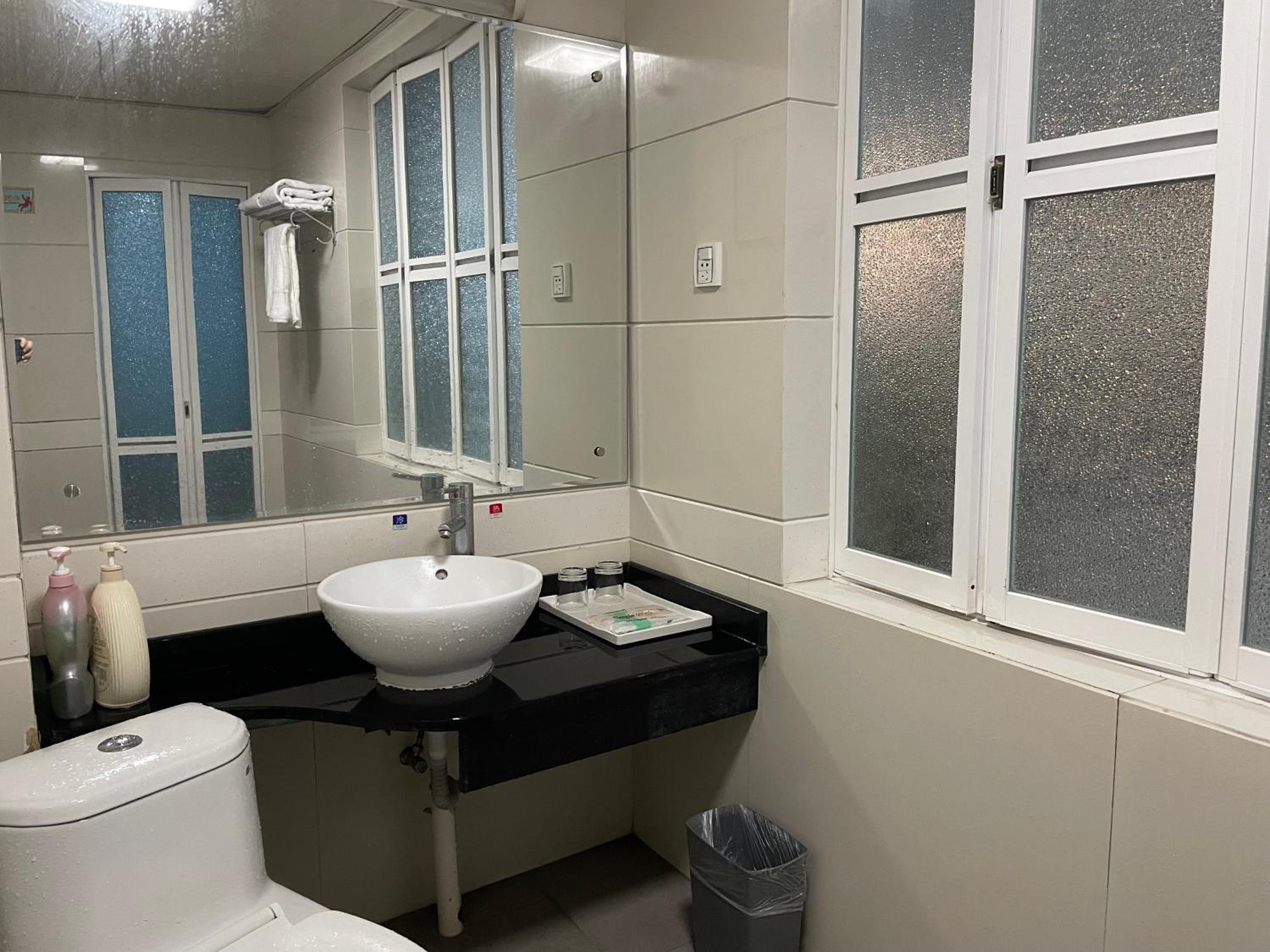 Deluxe Double Room ( 1 bed room & 1 living room) photo 2