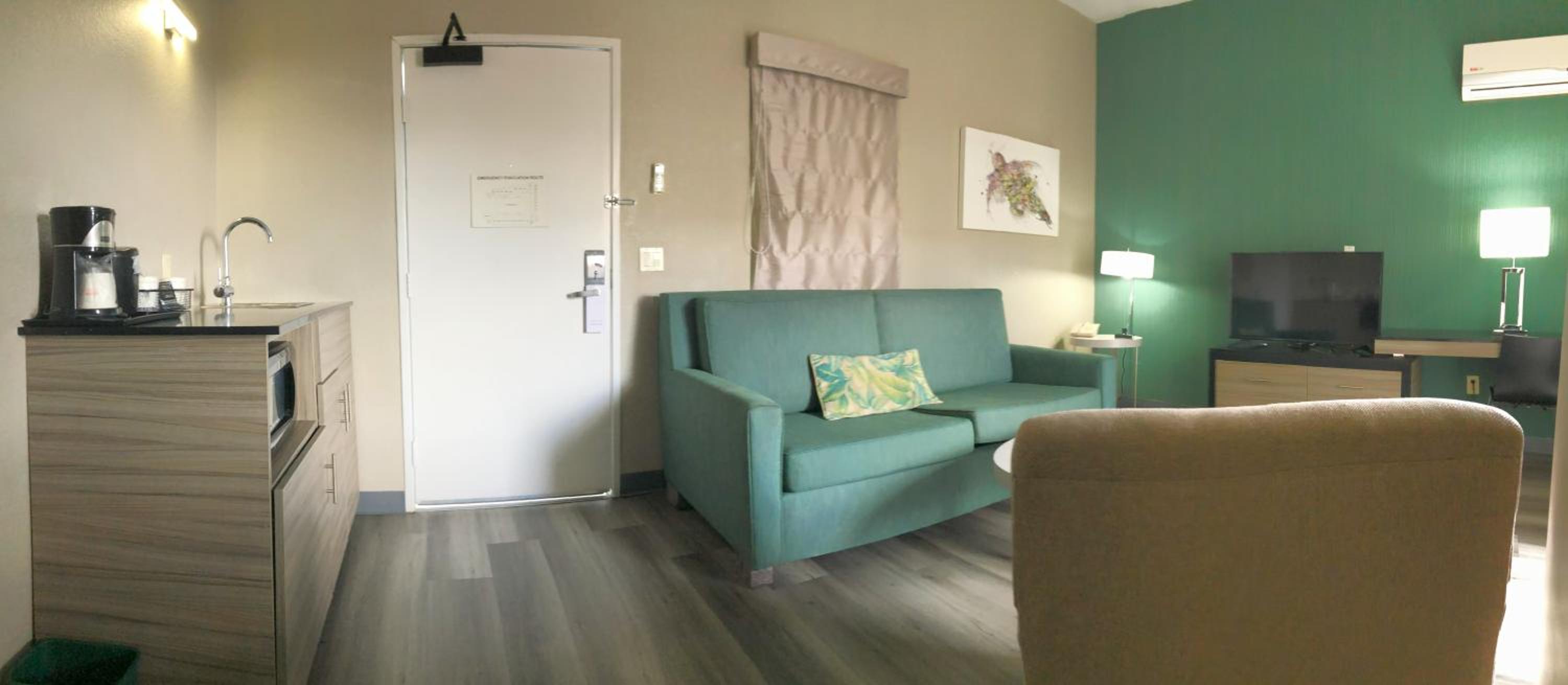 Queen Suite - Photo 7