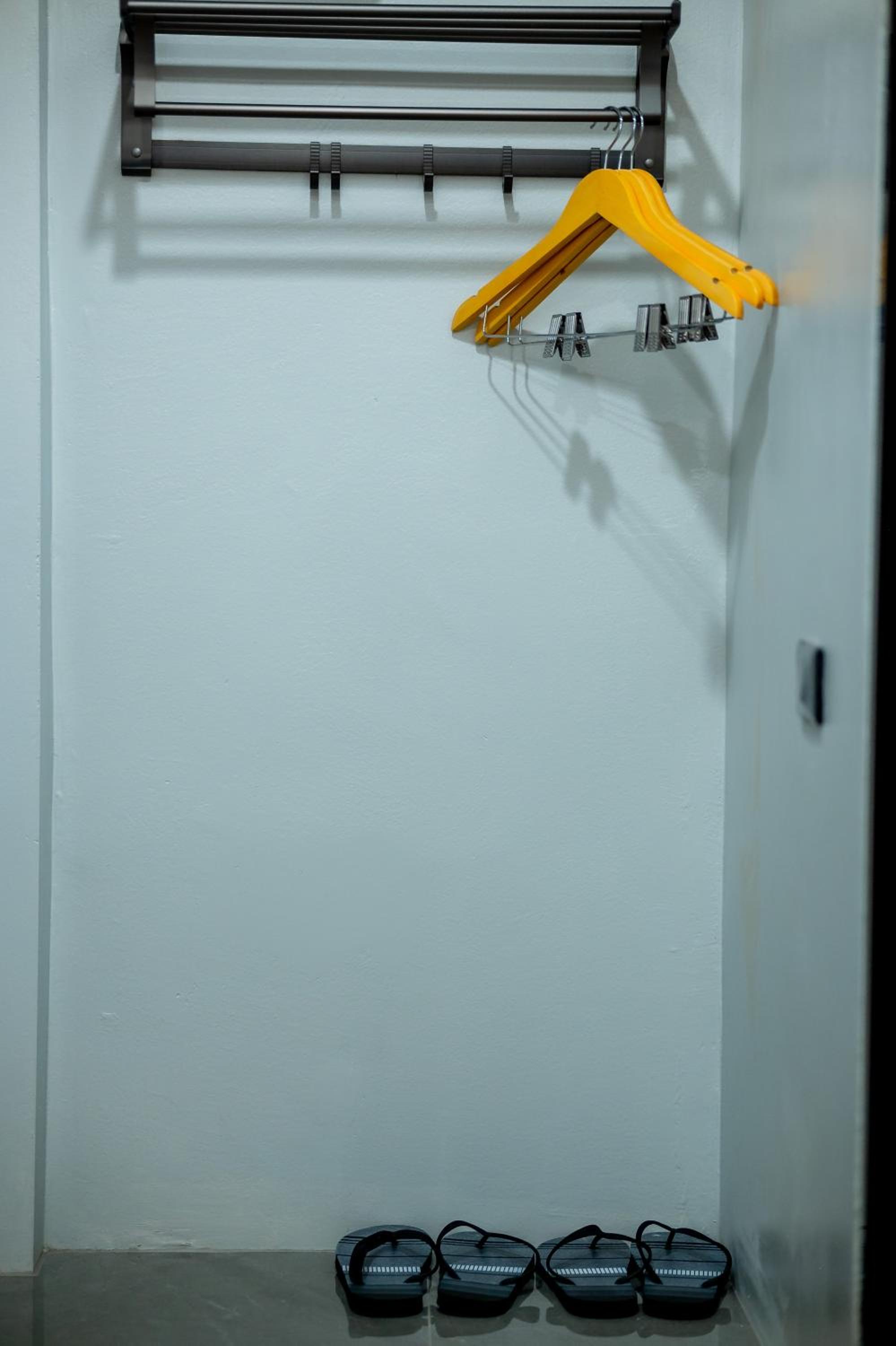 Deluxe King Room - Photo 9