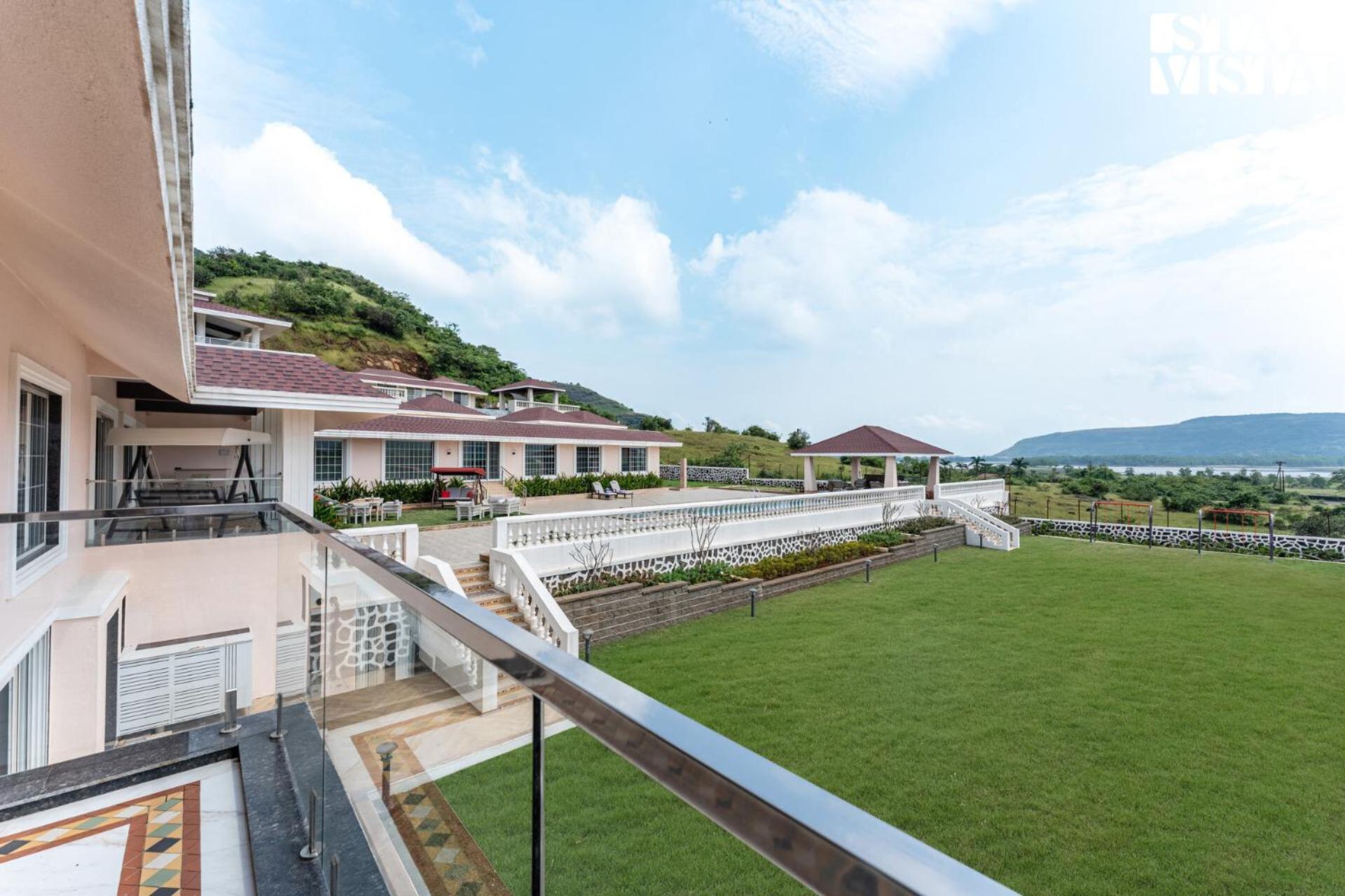 Villa photo 3