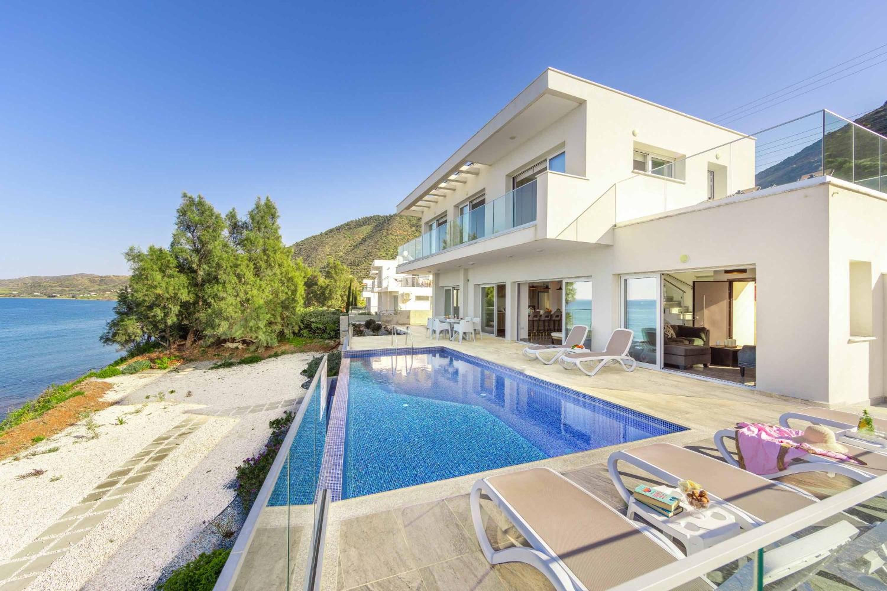 Villa photo 2
