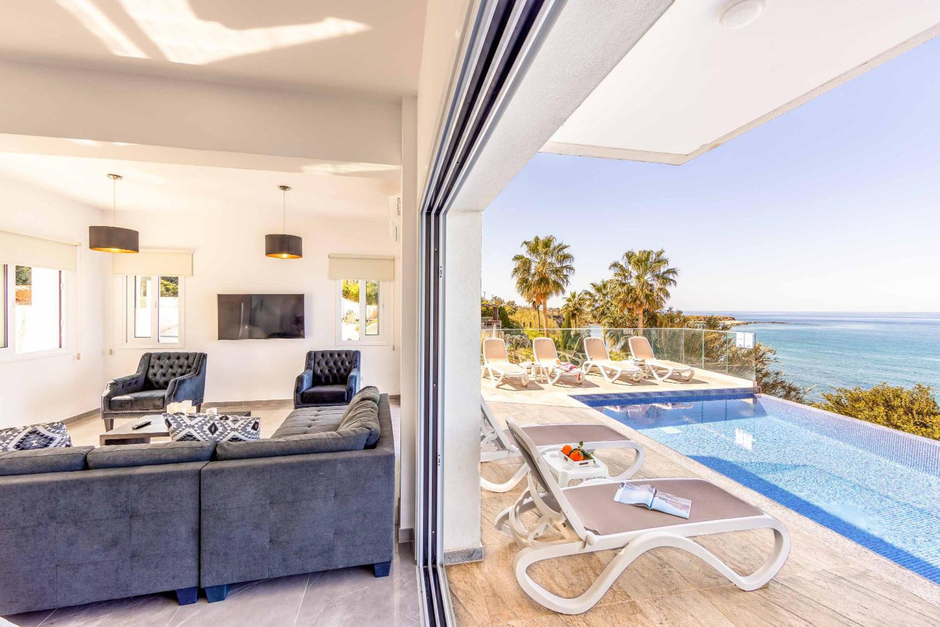 Villa photo 3