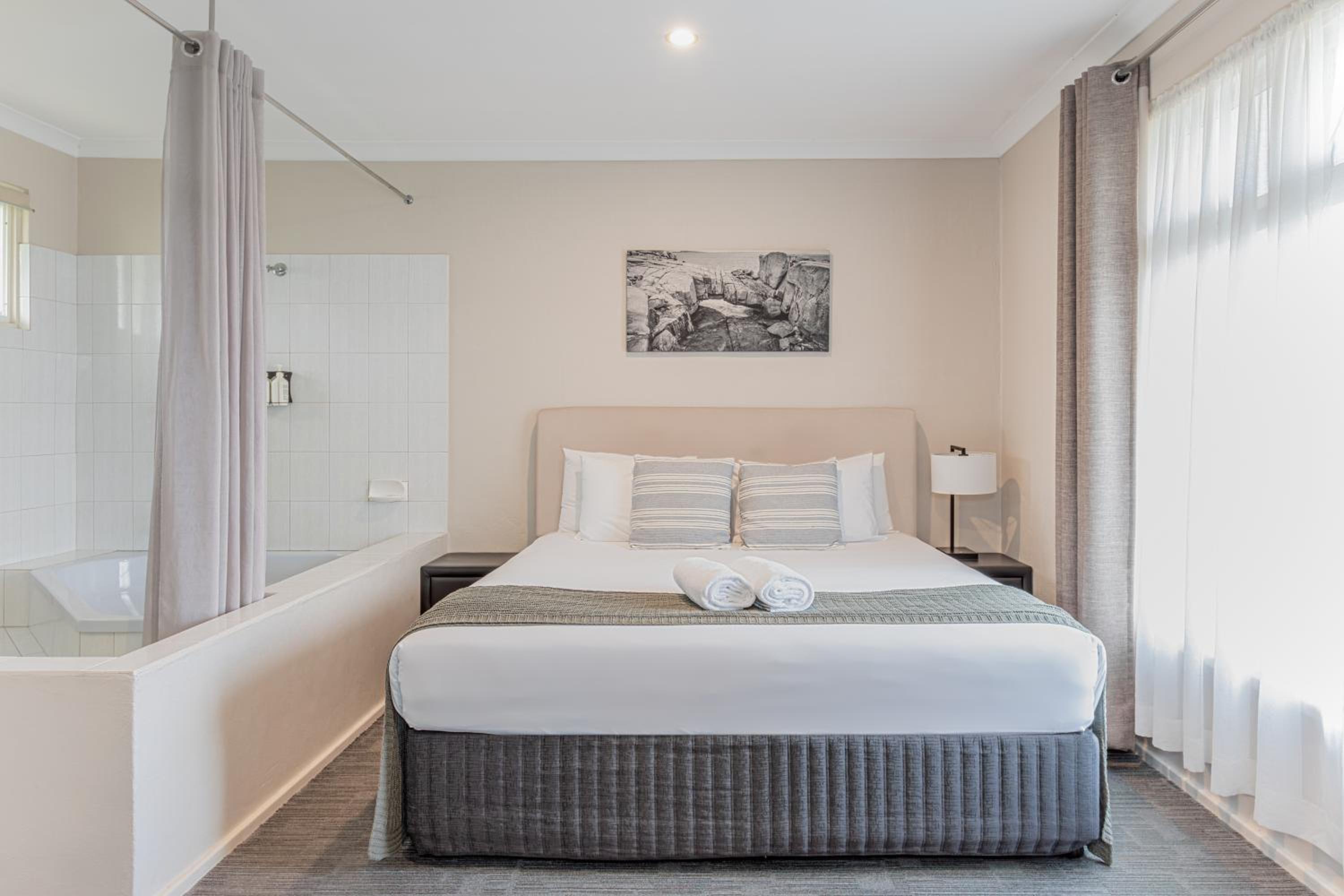 Executive Spa Room, Free Wi-Fi & Parking photo 3