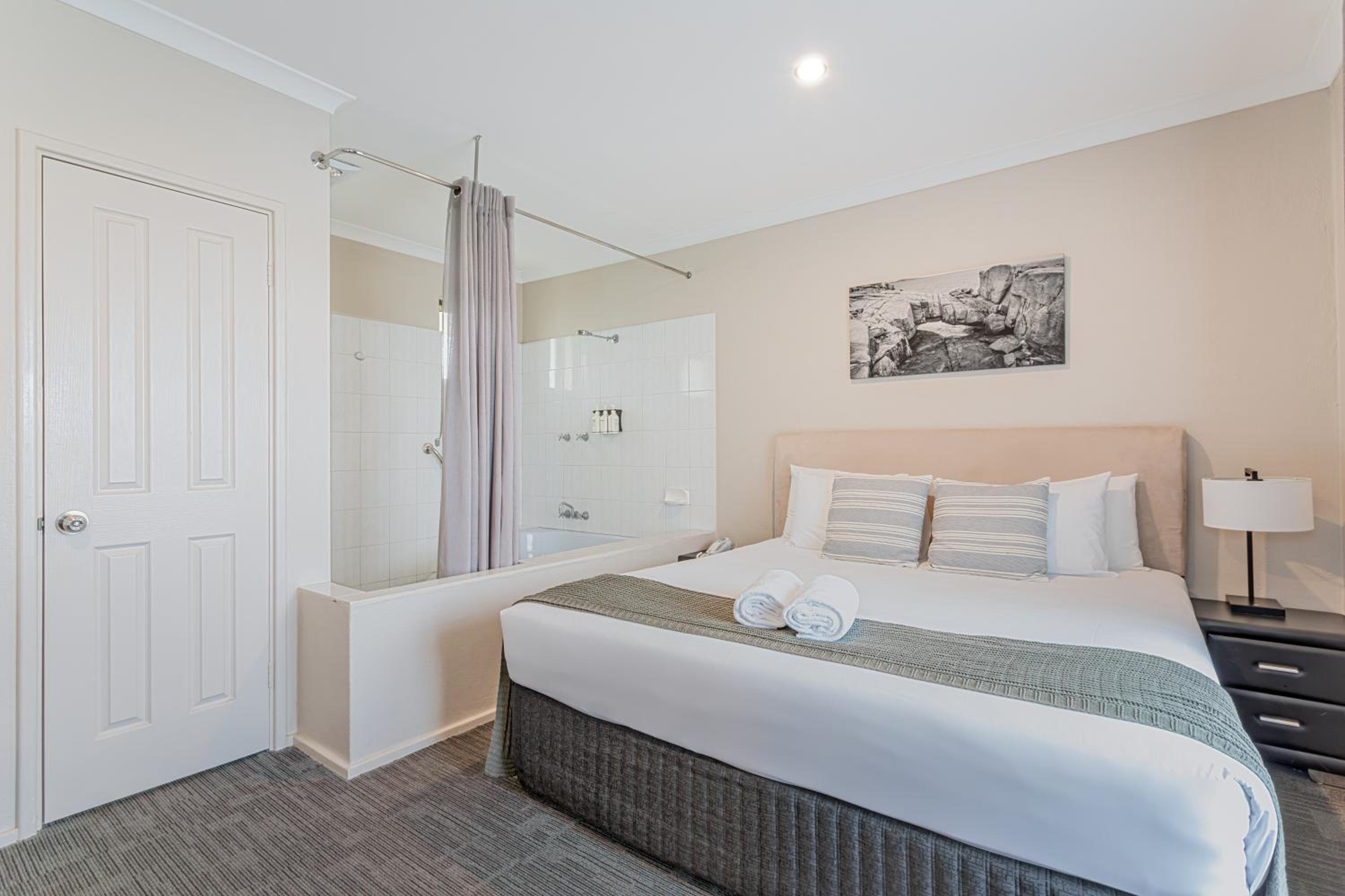 Executive Spa Room, Free Wi-Fi & Parking photo 2