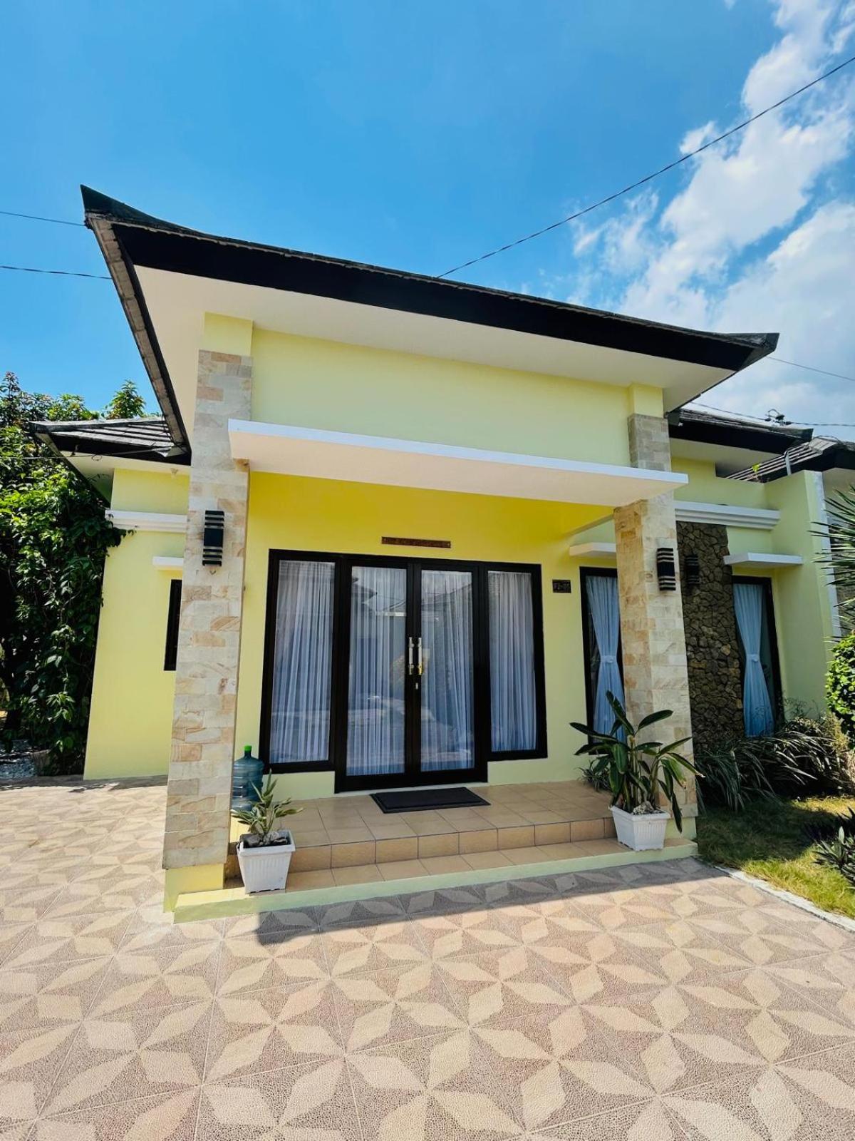 Two-Bedroom House photo 2