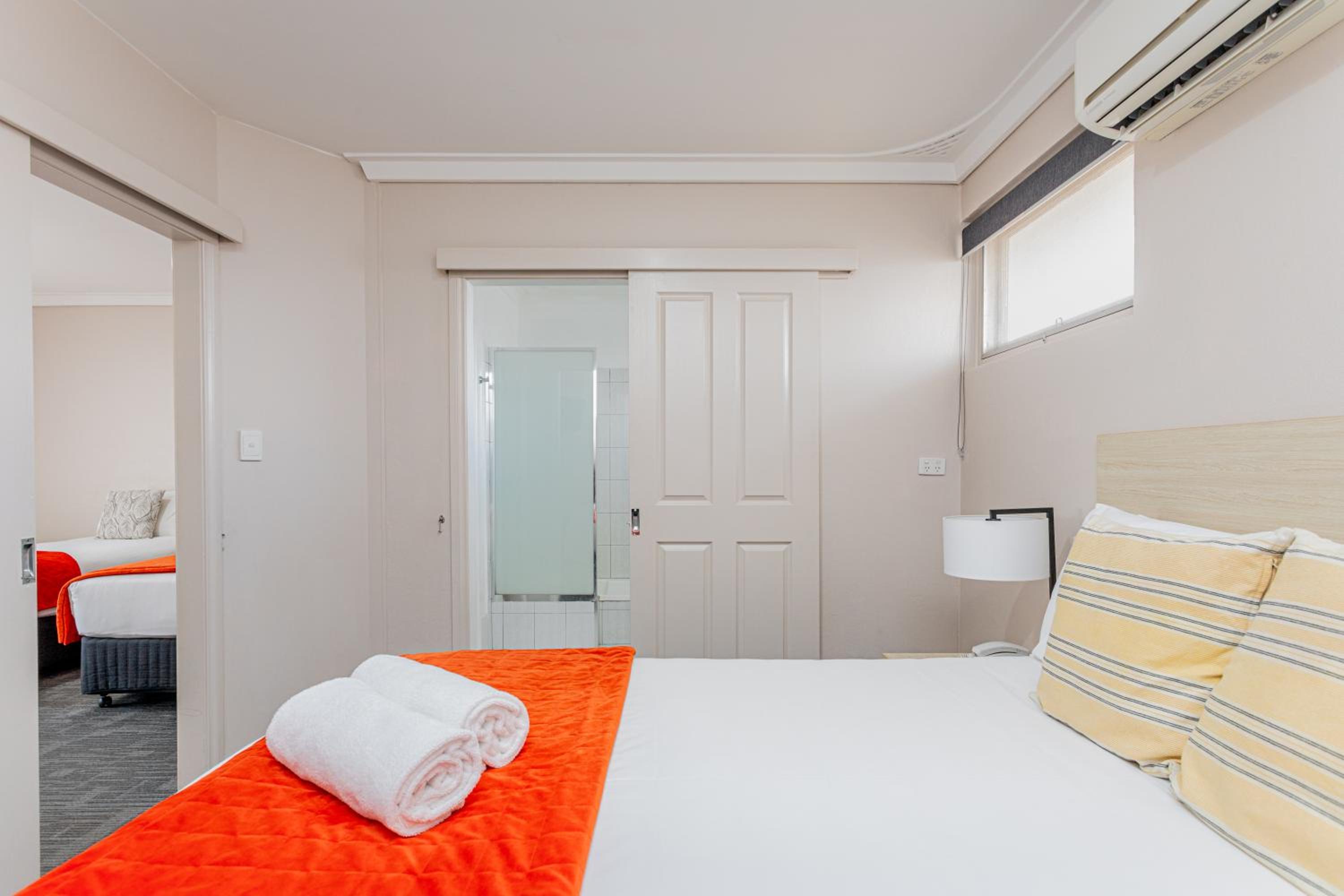 Executive Family Spa Suite, Free Wi-Fi & Parking - Photo 4
