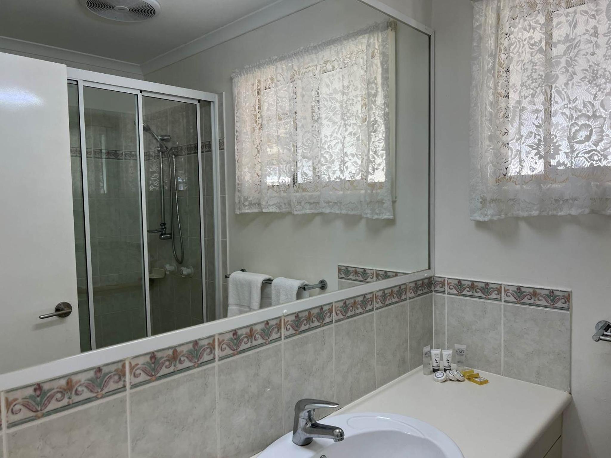 Deluxe Two-Bedroom Cabin - Not Pet Friendly photo 3