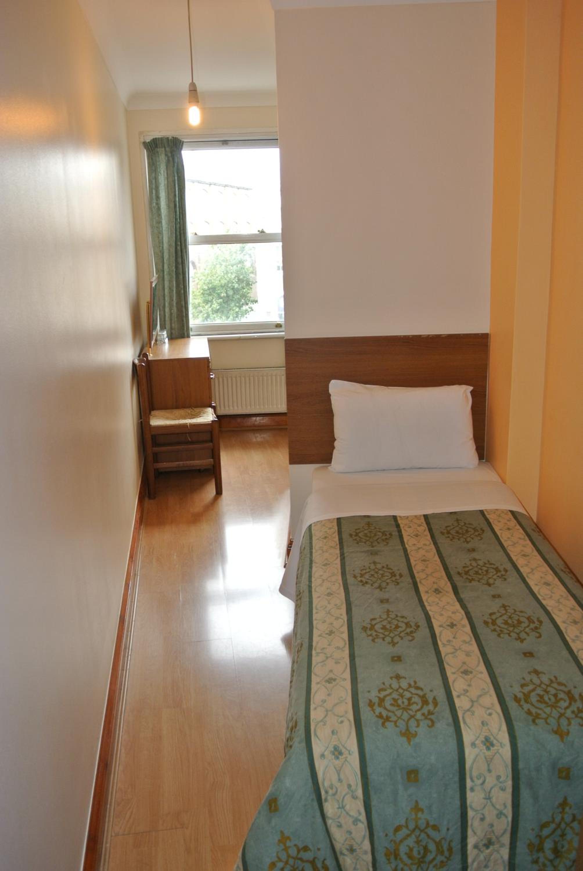 Single Room - En Suite photo 1