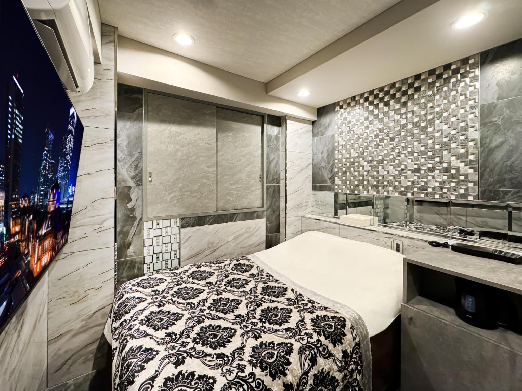 Small Single Room photo 2