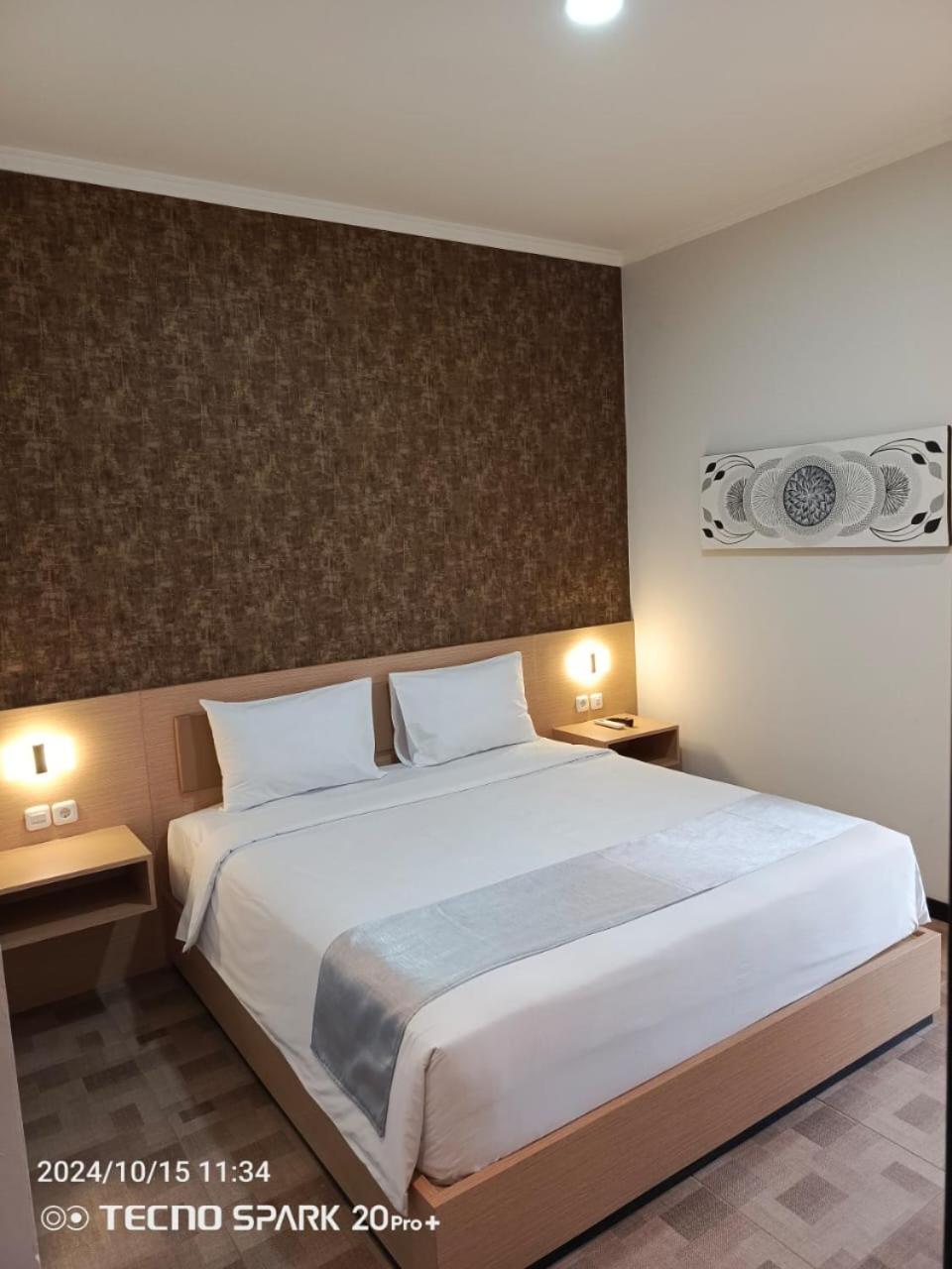 Double or Twin Room - Photo 8