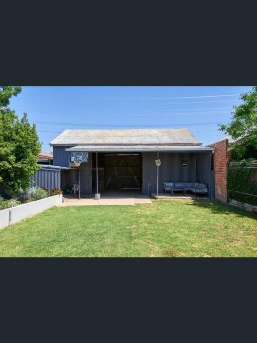Three-Bedroom House photo 3