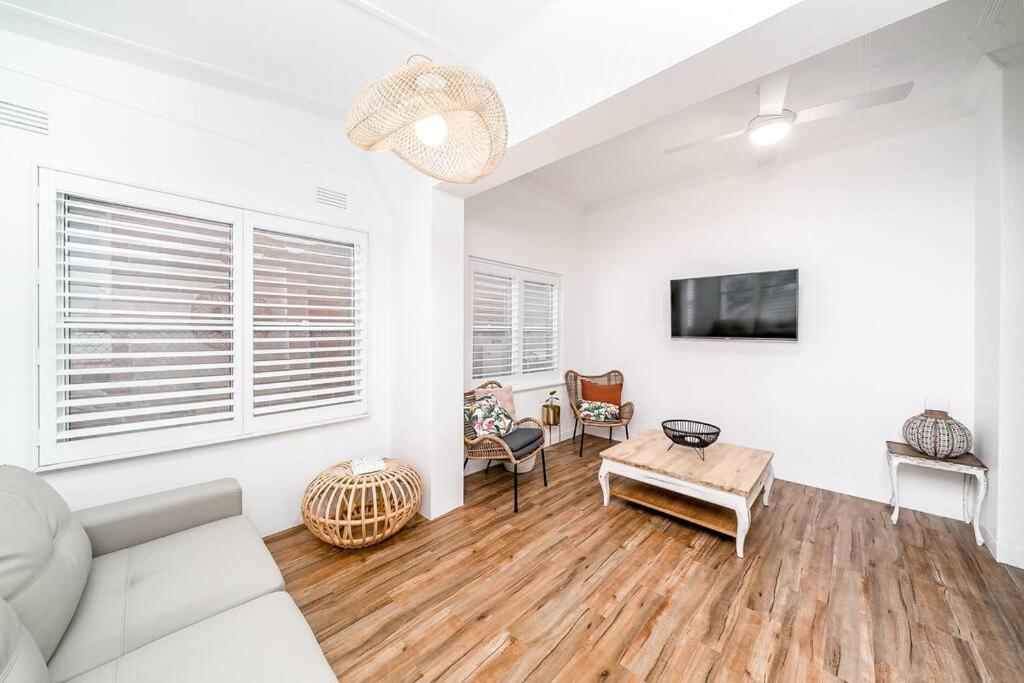 Three-Bedroom House photo 2
