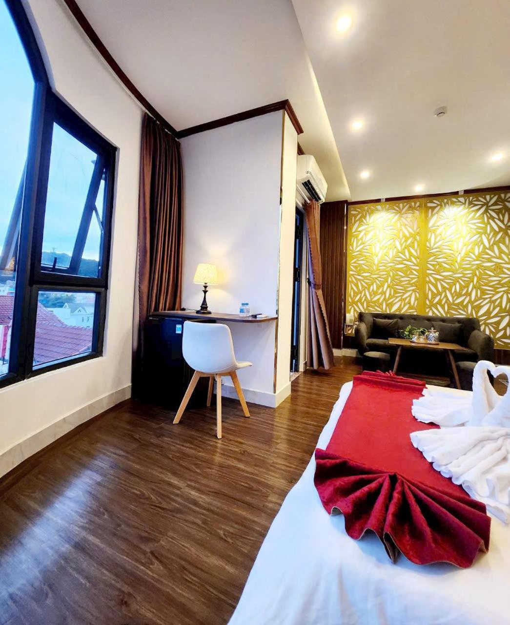 One-Bedroom Apartment With City View