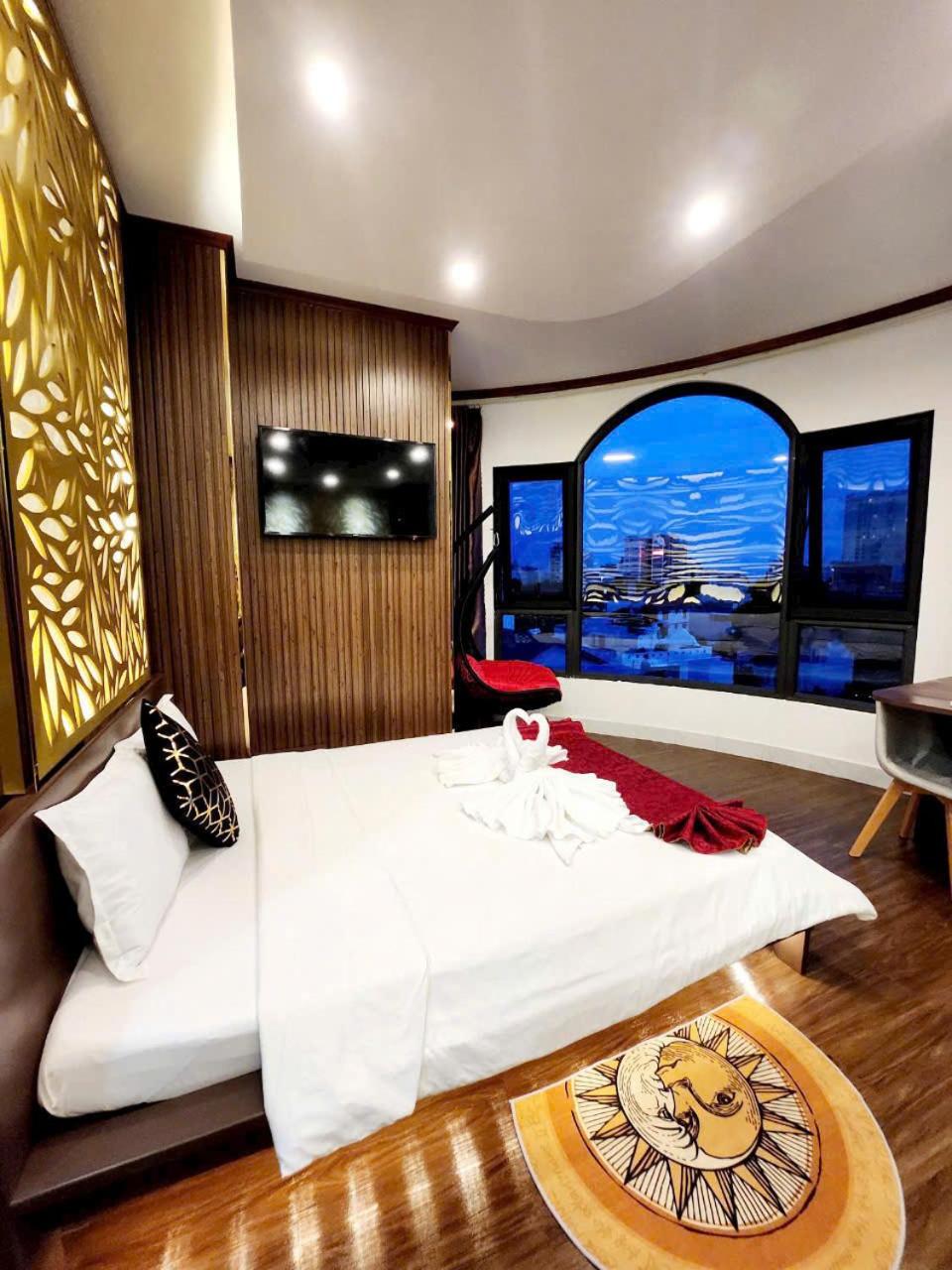 Classic One-Bedroom Apartment with King Bed photo 3