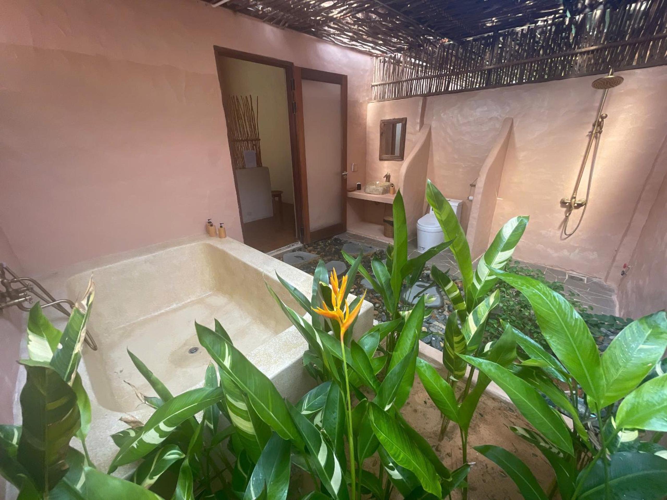 Bungalow with Garden View - Photo 6