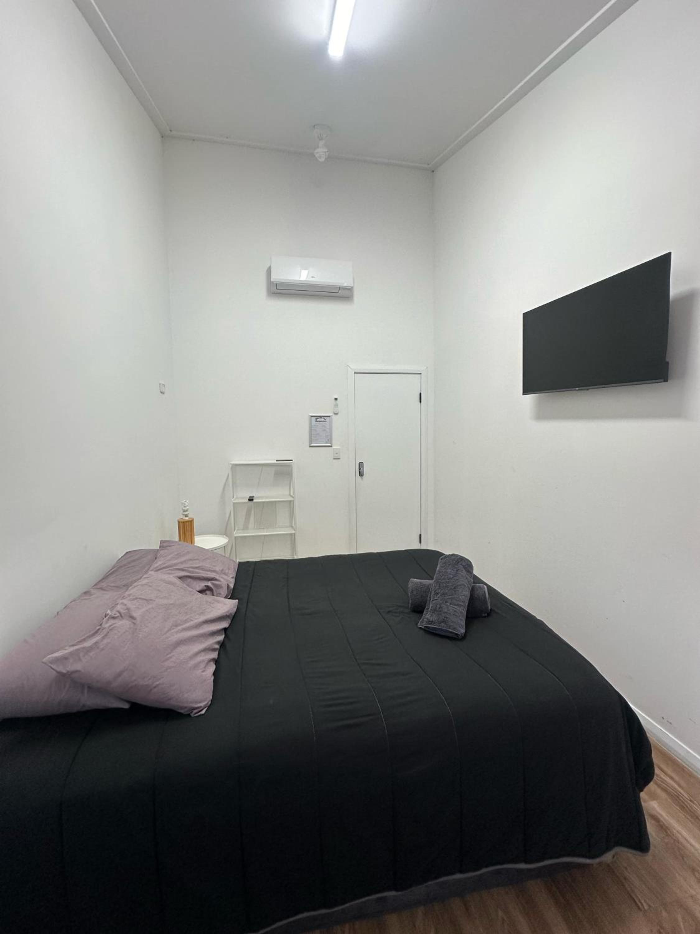 Double Room with Shared Bathroom photo 3