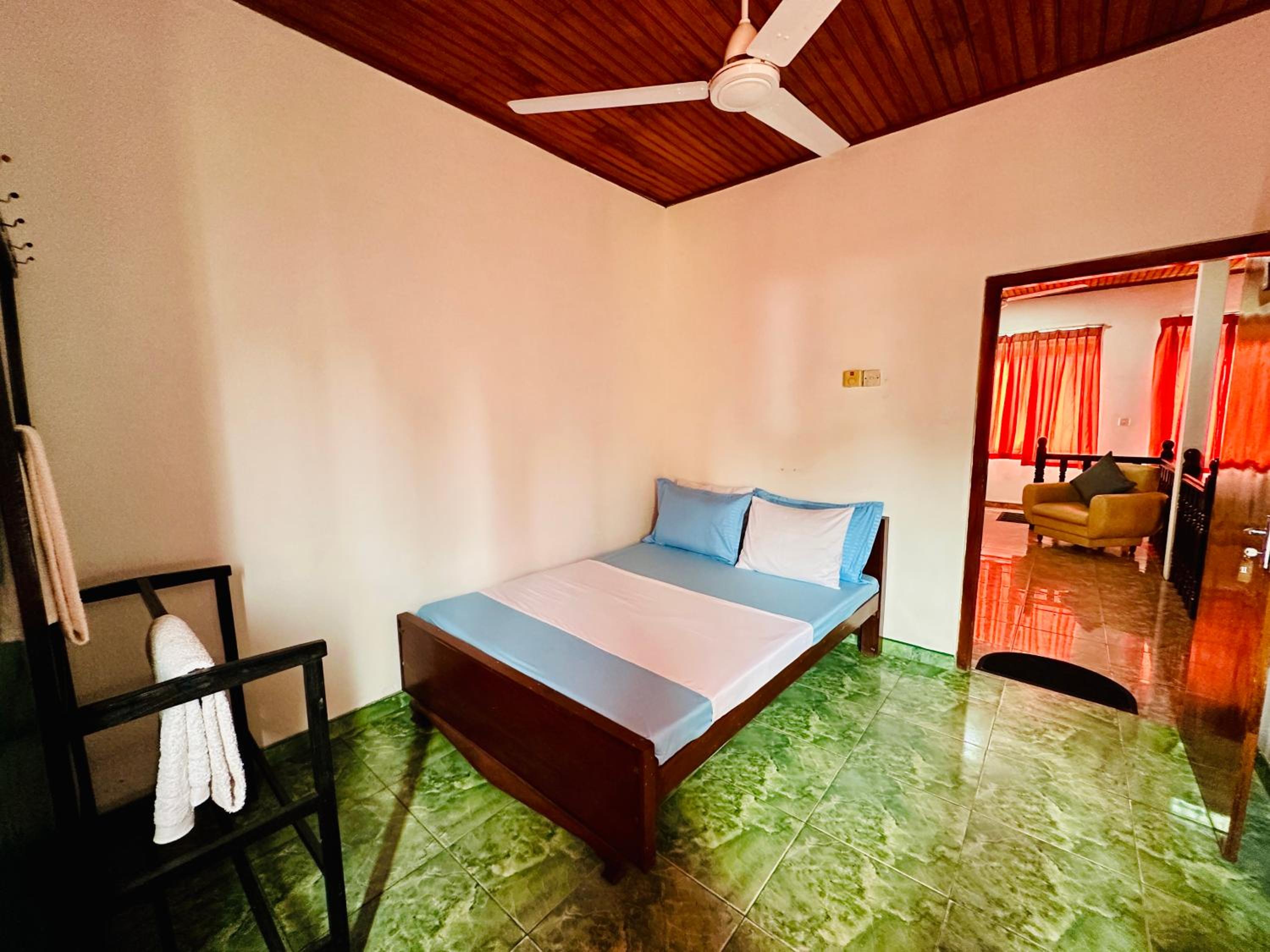 Budget Double Room photo 2