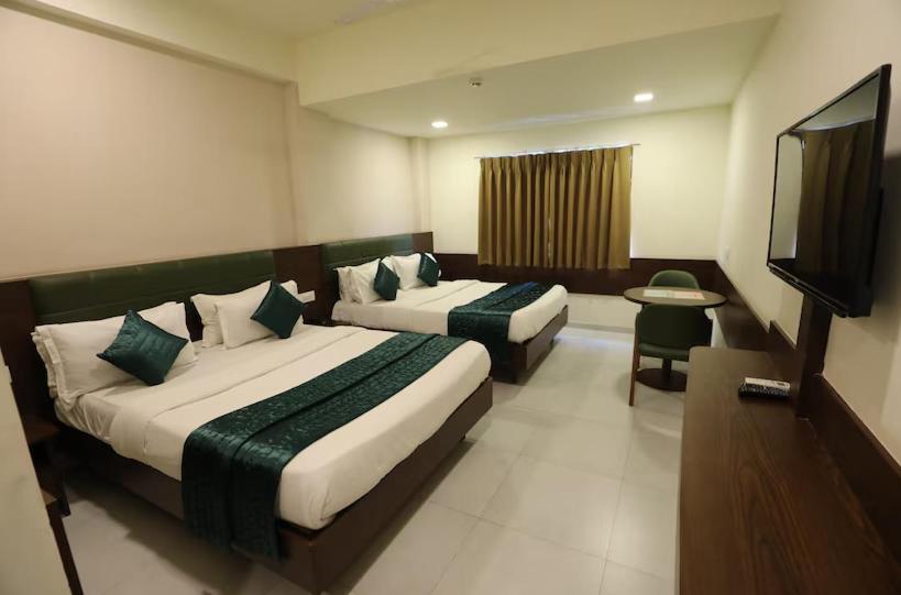 Family Room - Photo 8