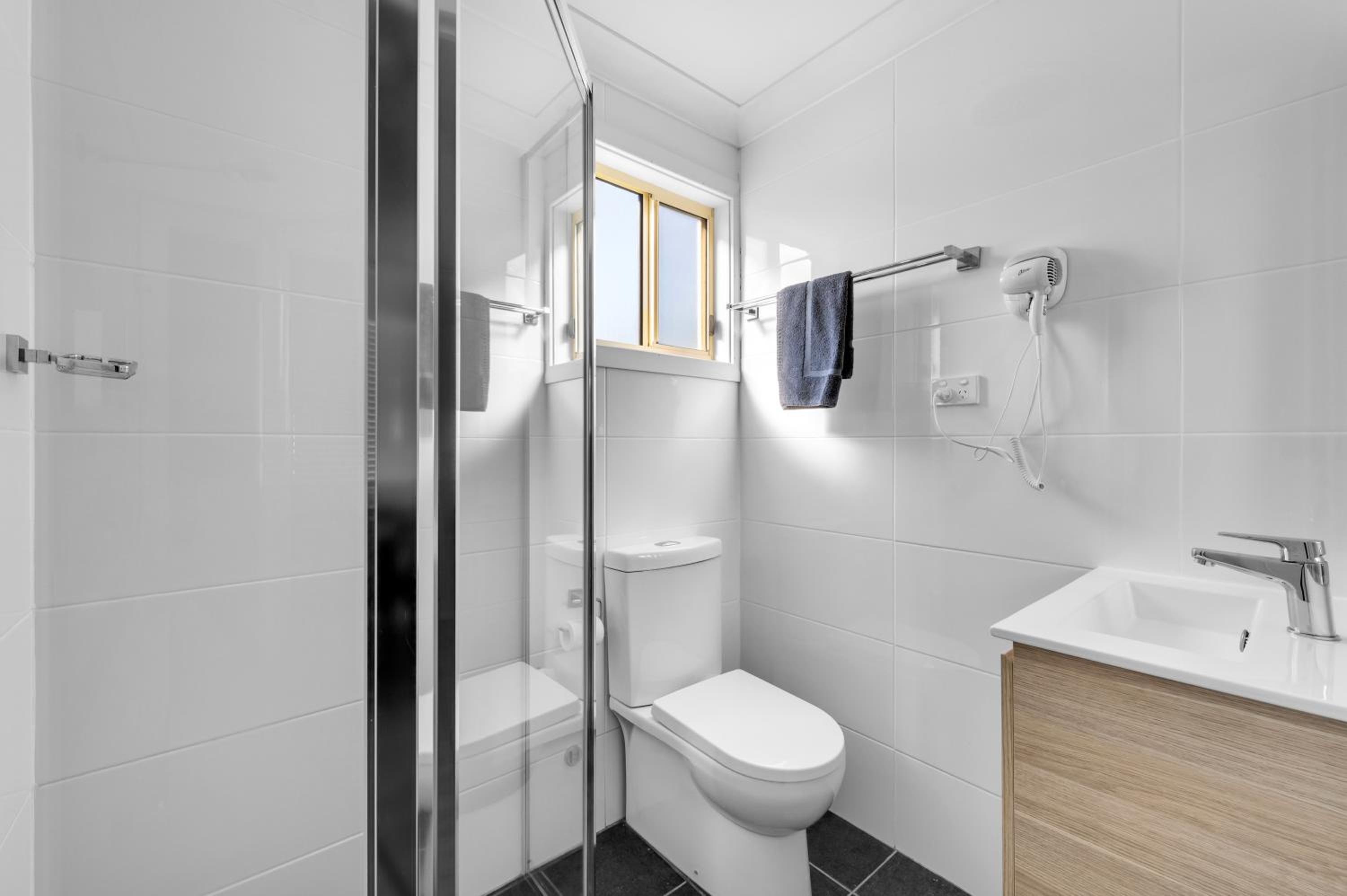 Two-Bedroom Suite - Photo 9