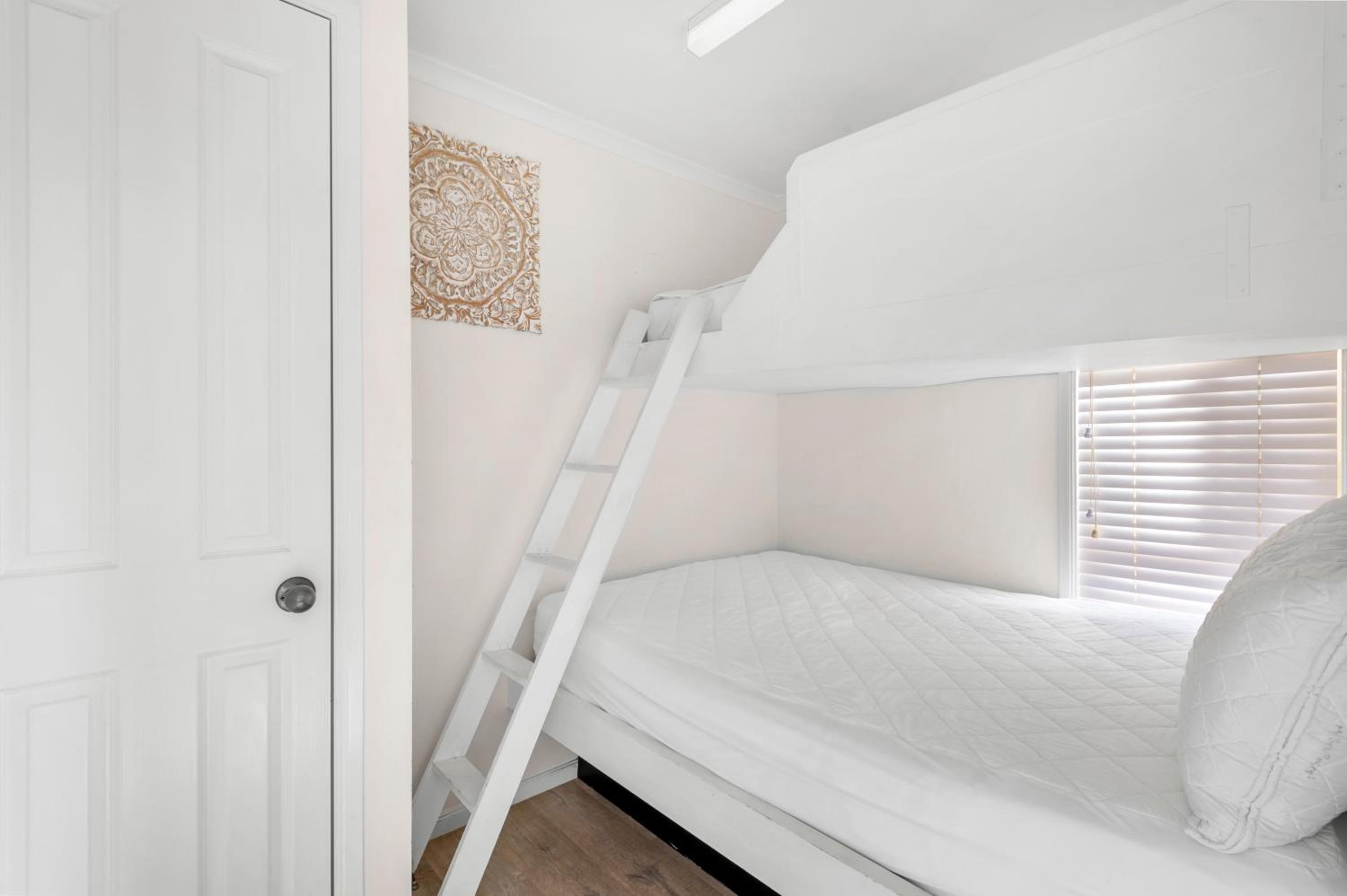 Two-Bedroom Suite - Photo 3