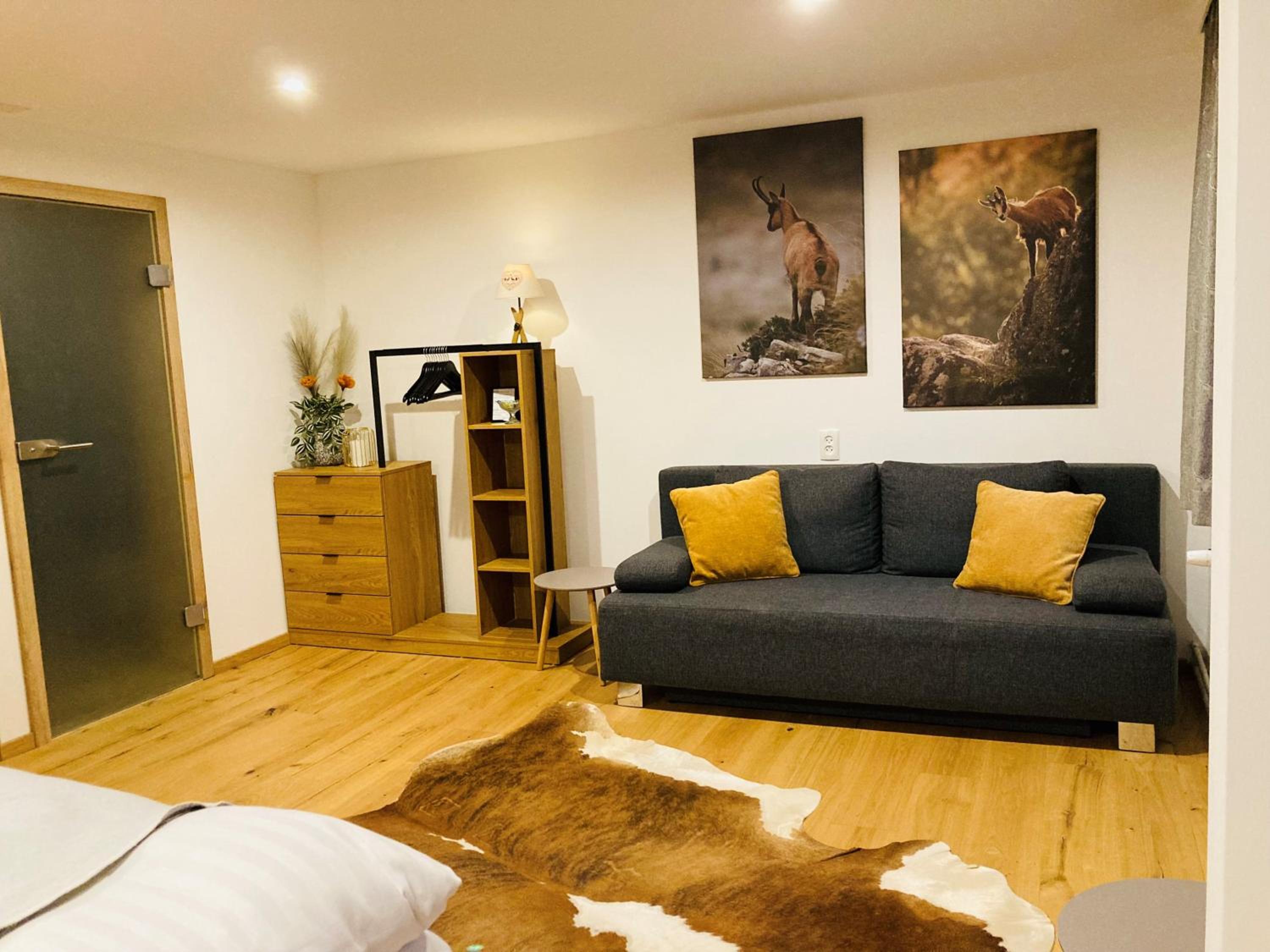 Double Room with Private Bathroom - Photo 10