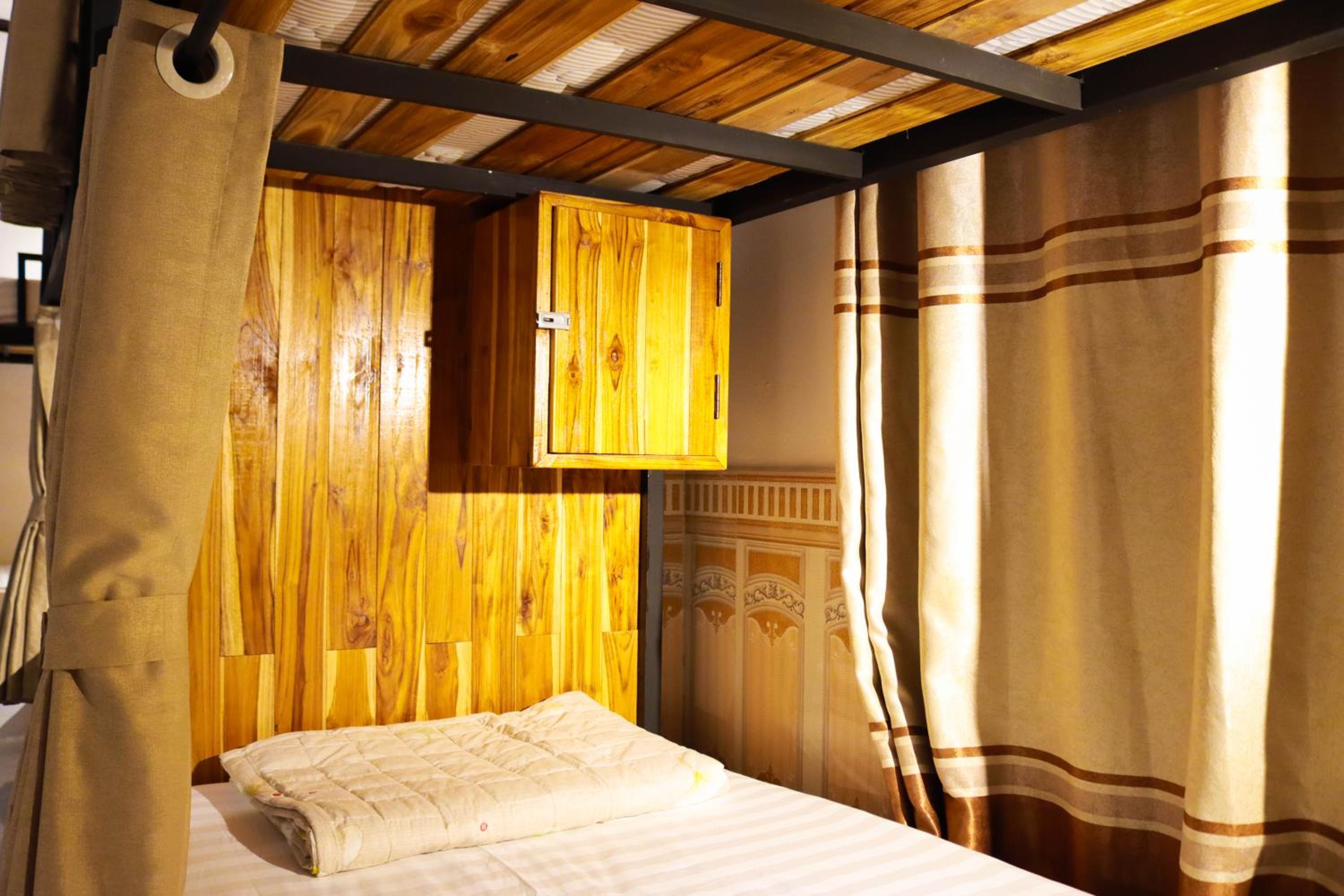 Single Bed in 10-Bed Dormitory Room photo 2