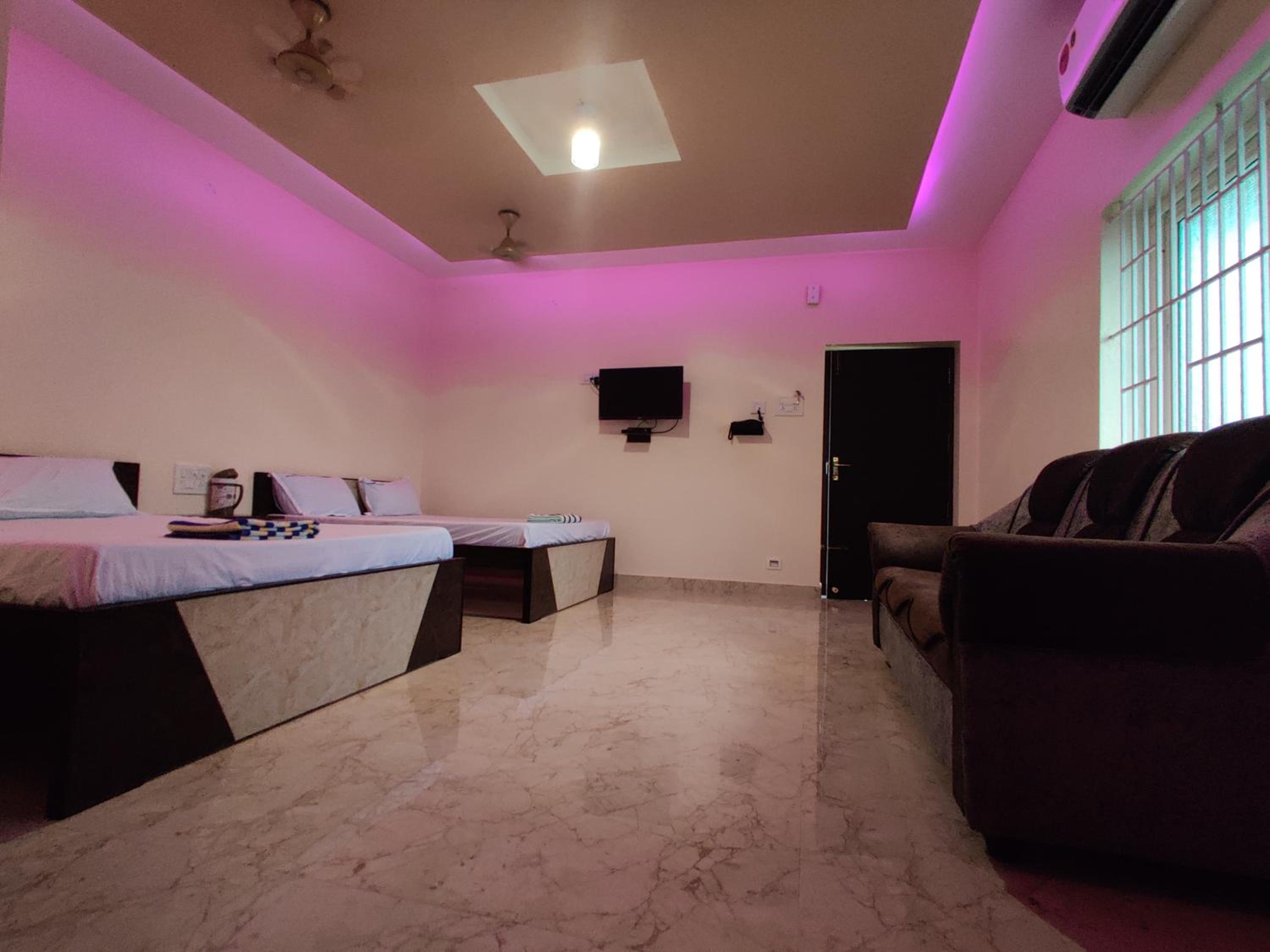 Deluxe Family Suite - Photo 2