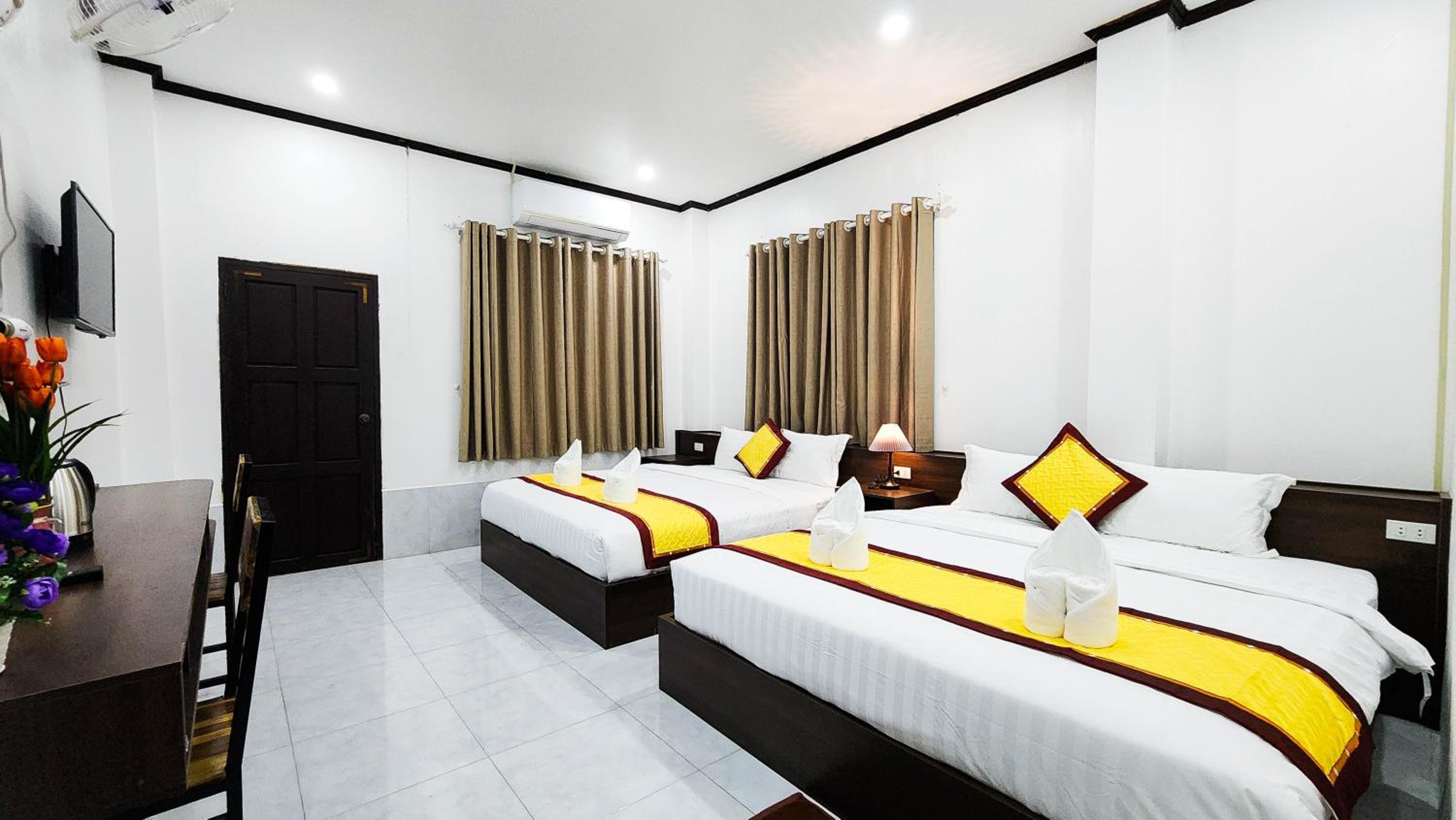 Deluxe Family Room - Photo 1
