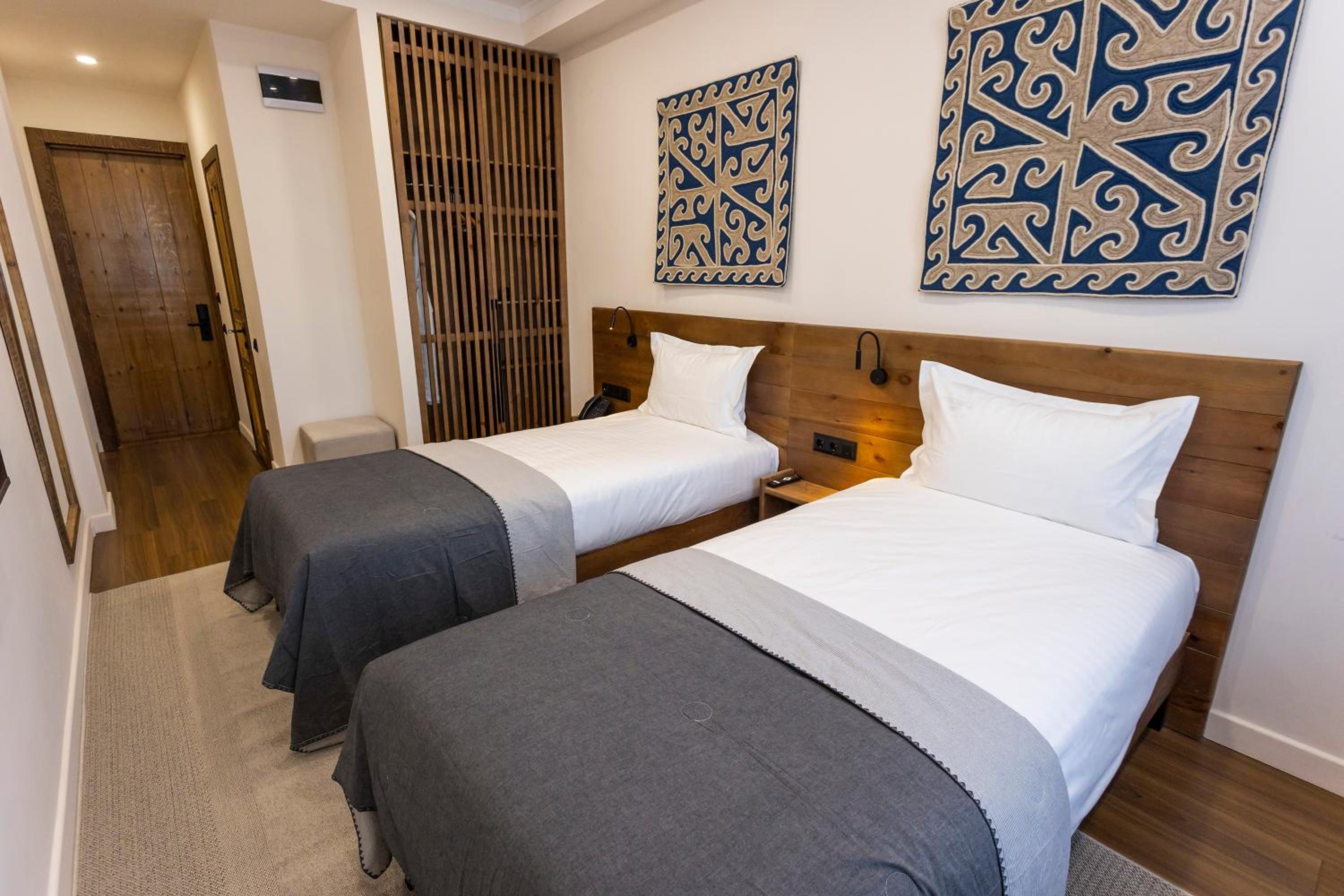 Twin Room - Photo 2