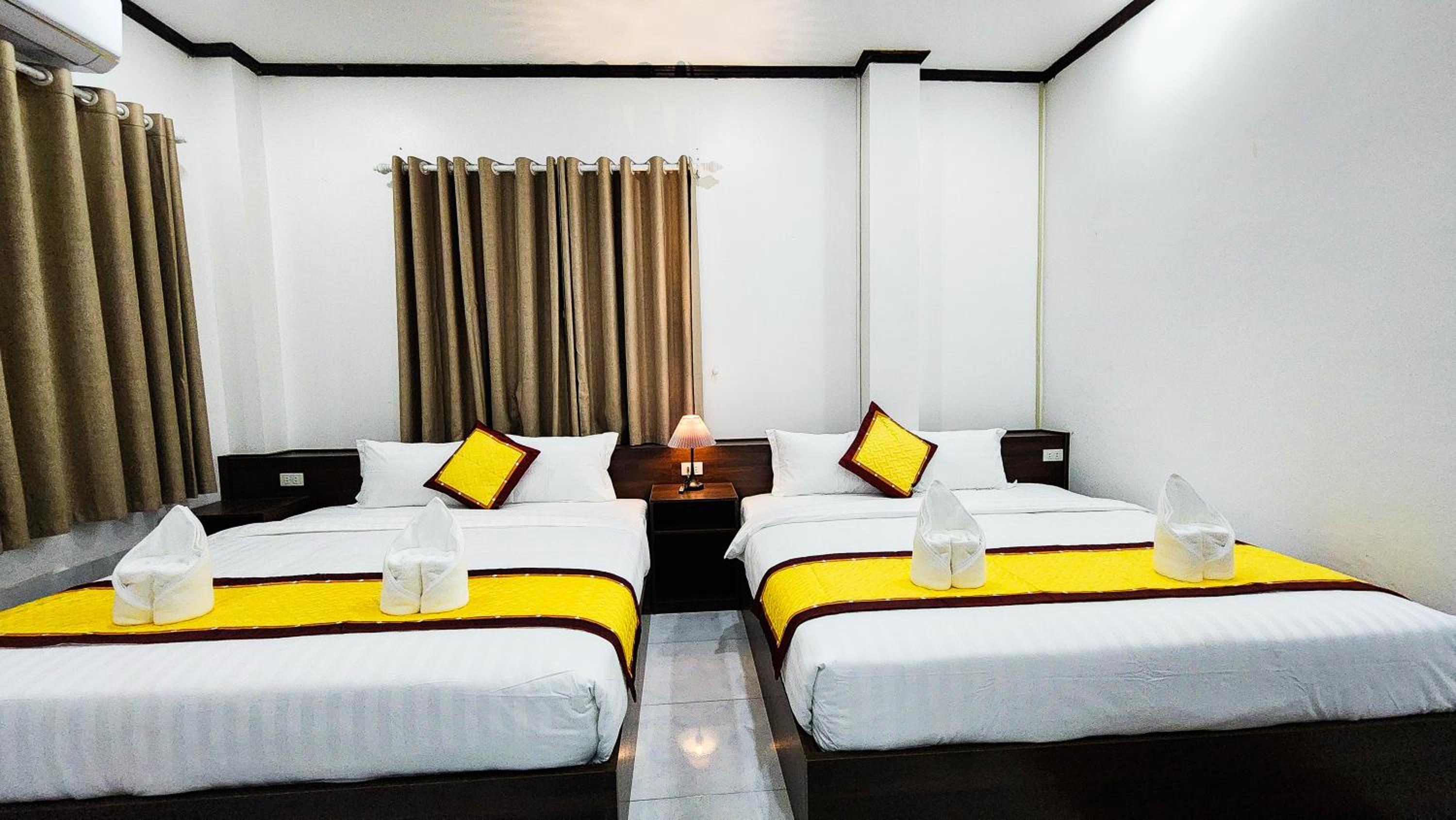 Deluxe Family Room - Photo 2