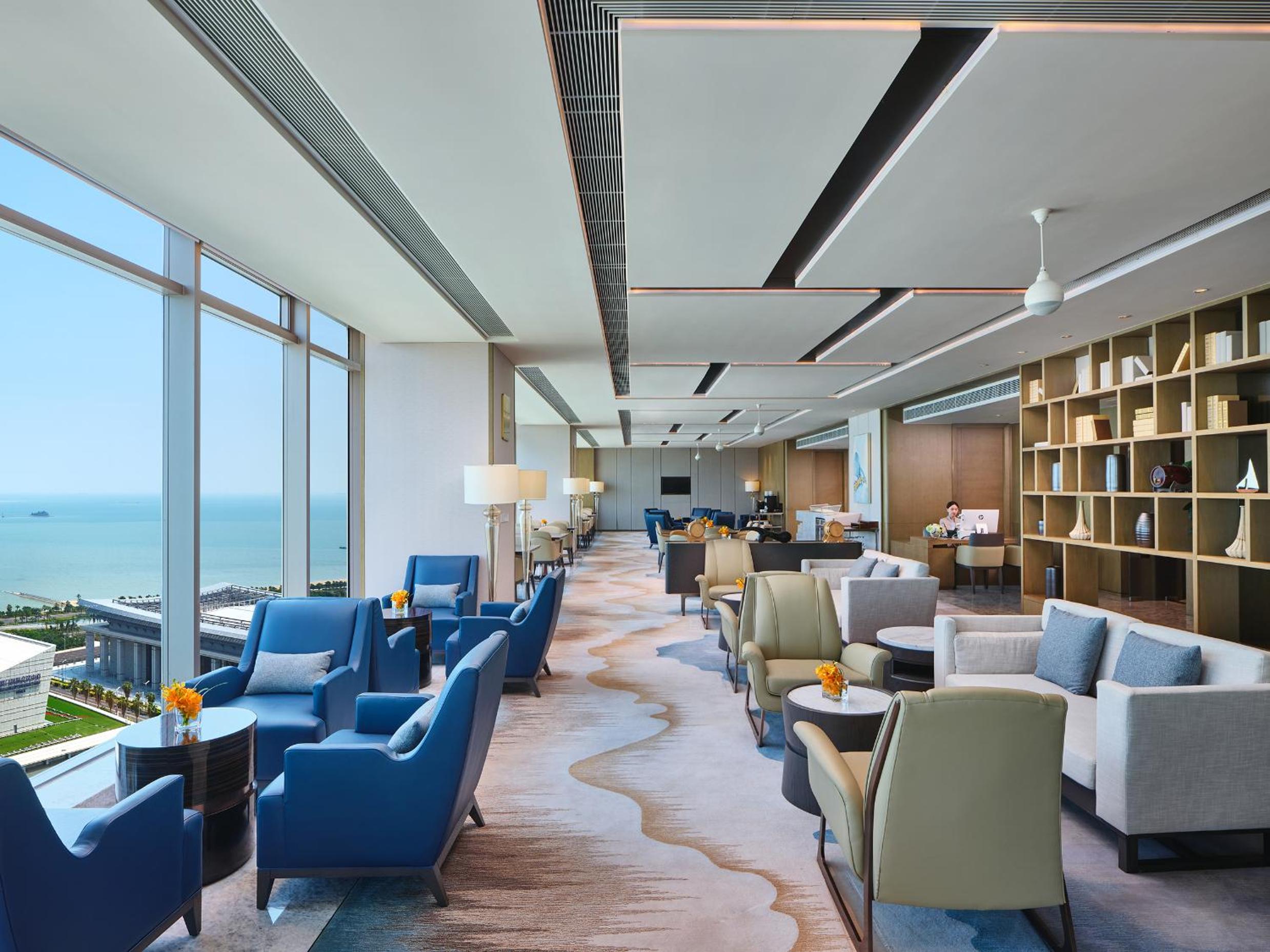 Classic King Room - Club Lounge Access photo 3