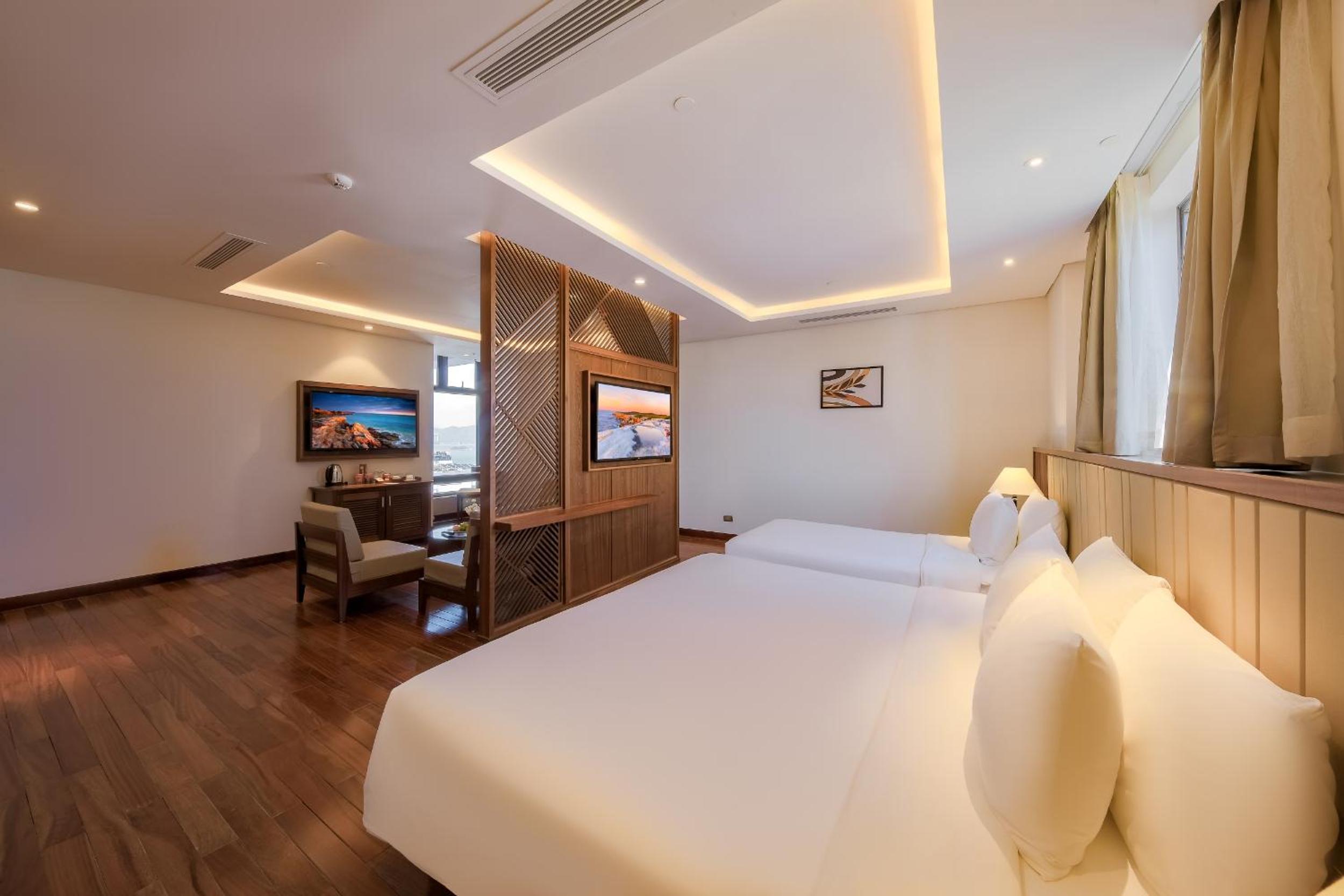 Suite Triple City View - Photo 1